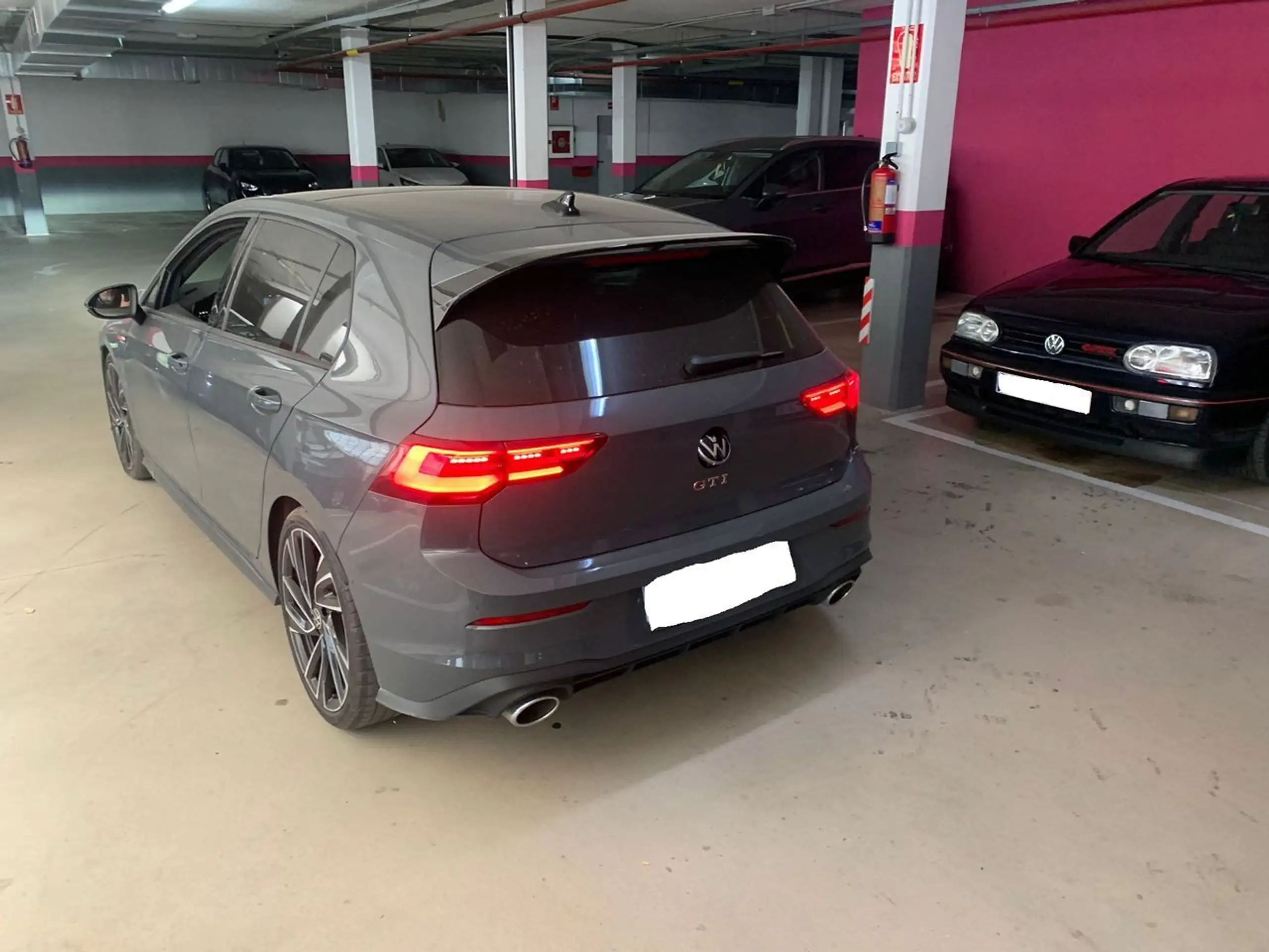 Volkswagen - Golf GTI