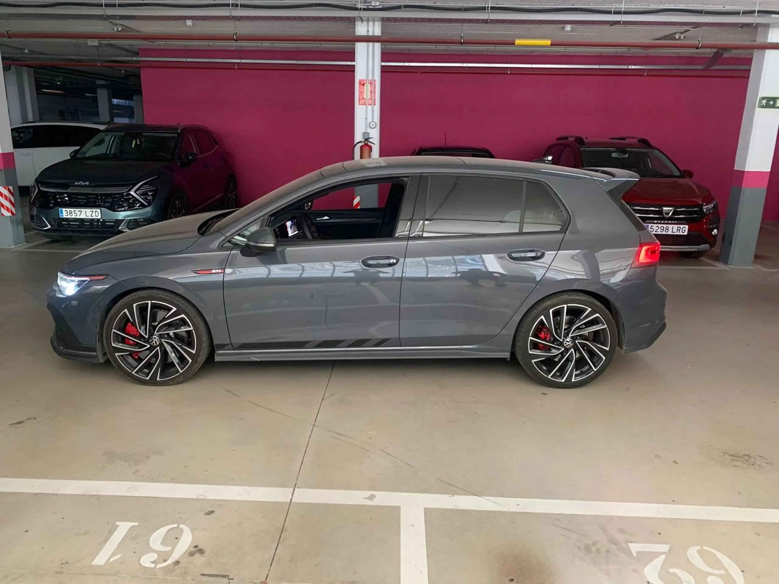 Volkswagen - Golf GTI