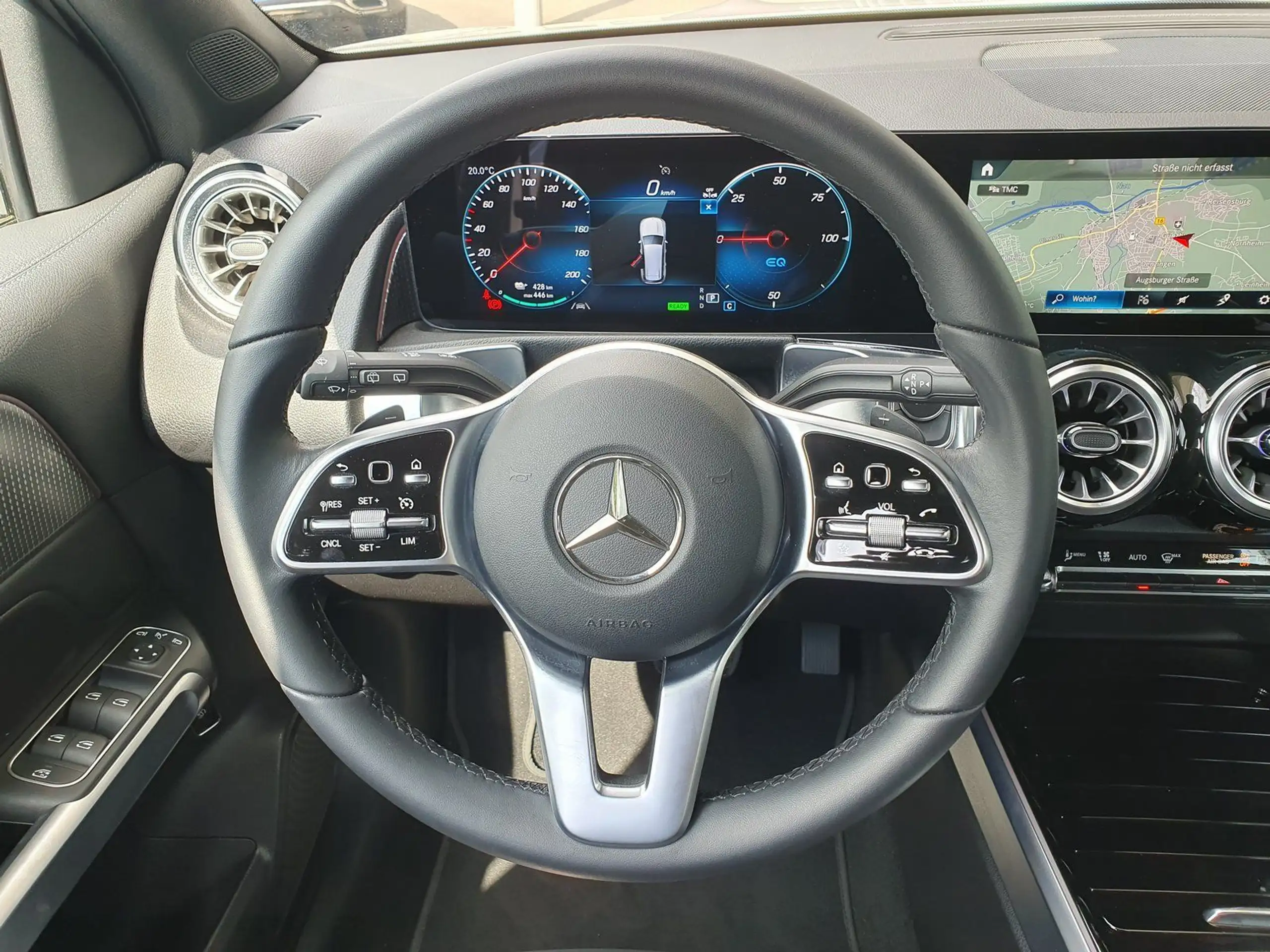 Mercedes-Benz - EQB 250