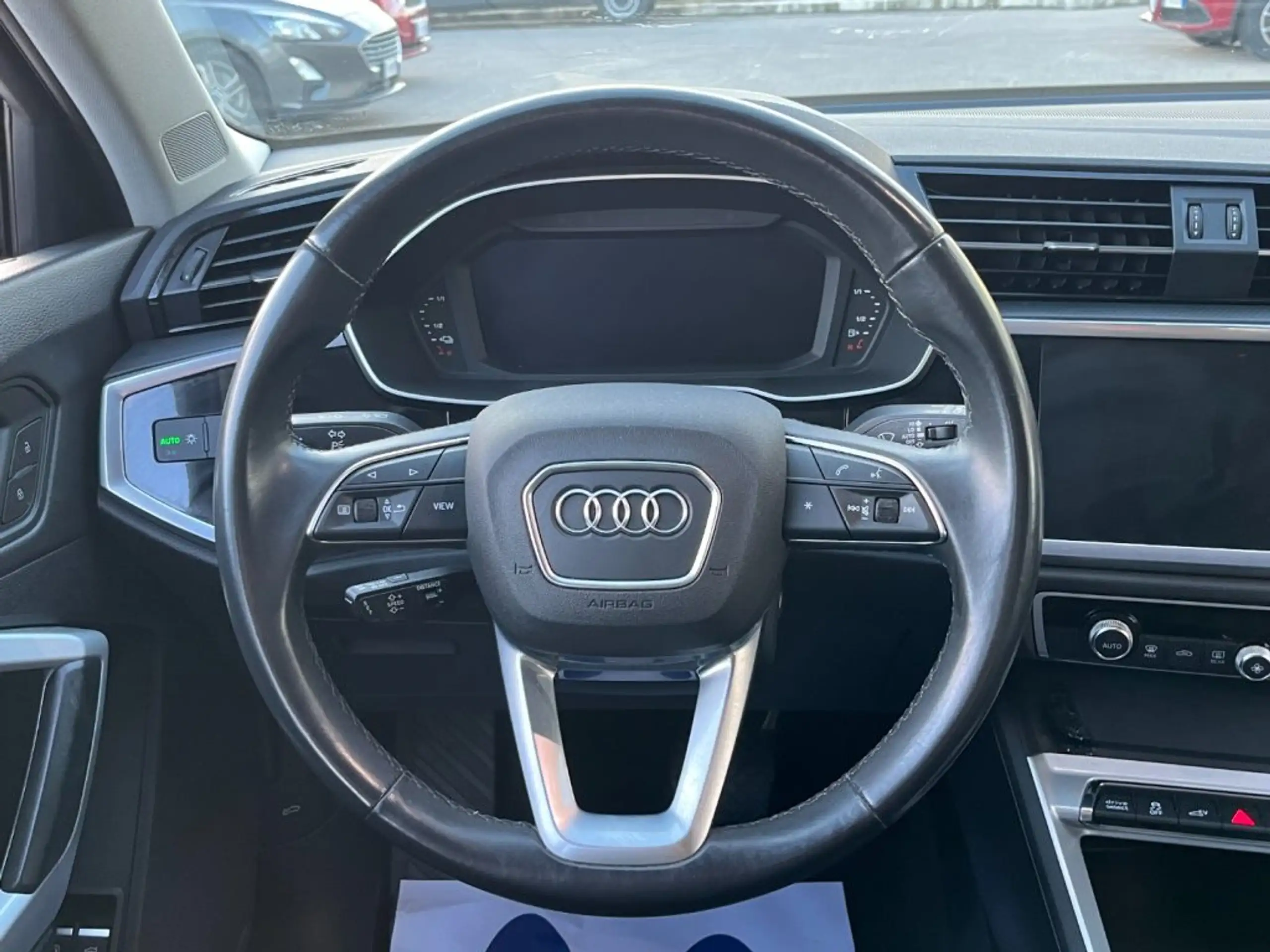 Audi - Q3