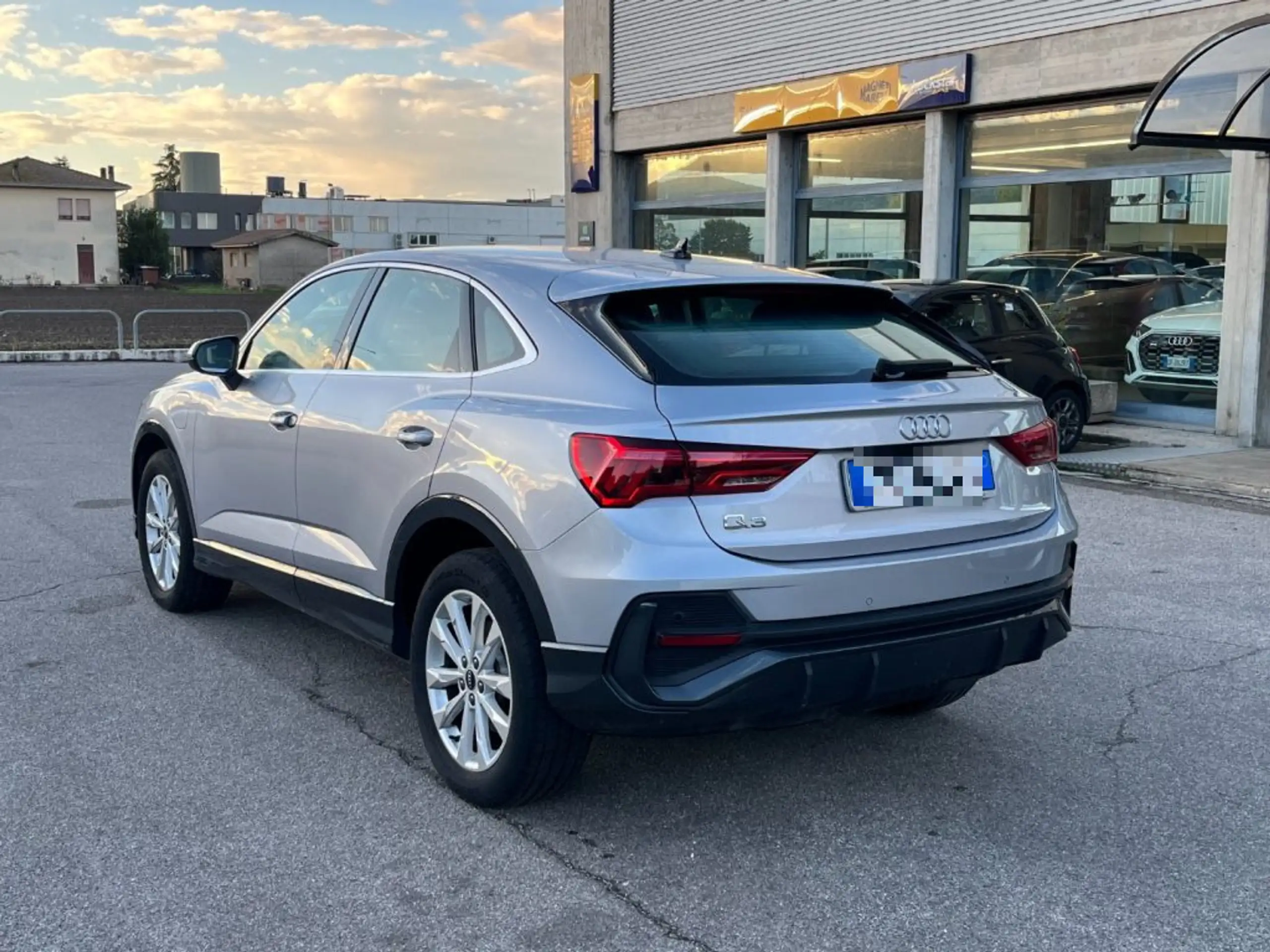 Audi - Q3