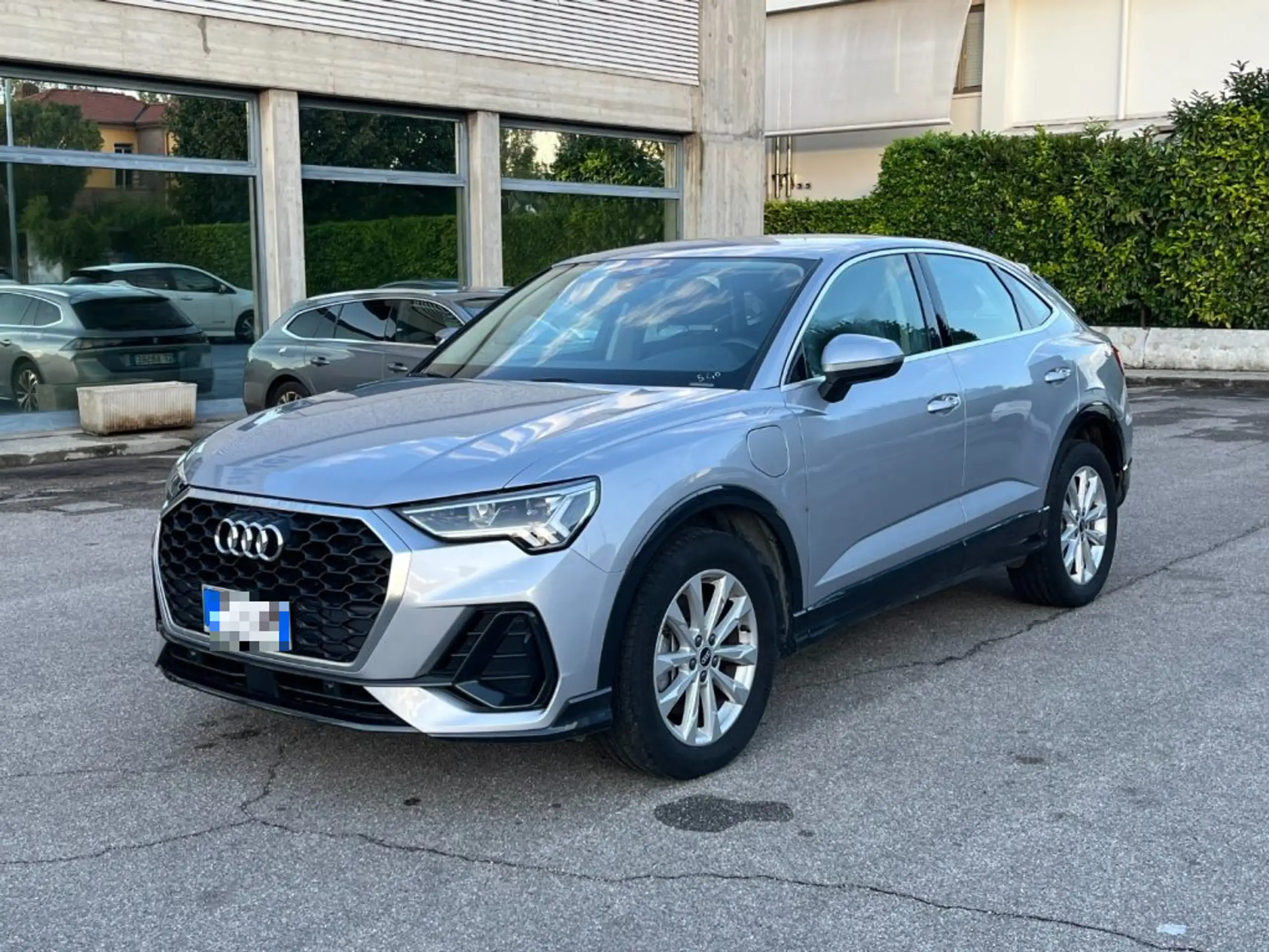 Audi - Q3