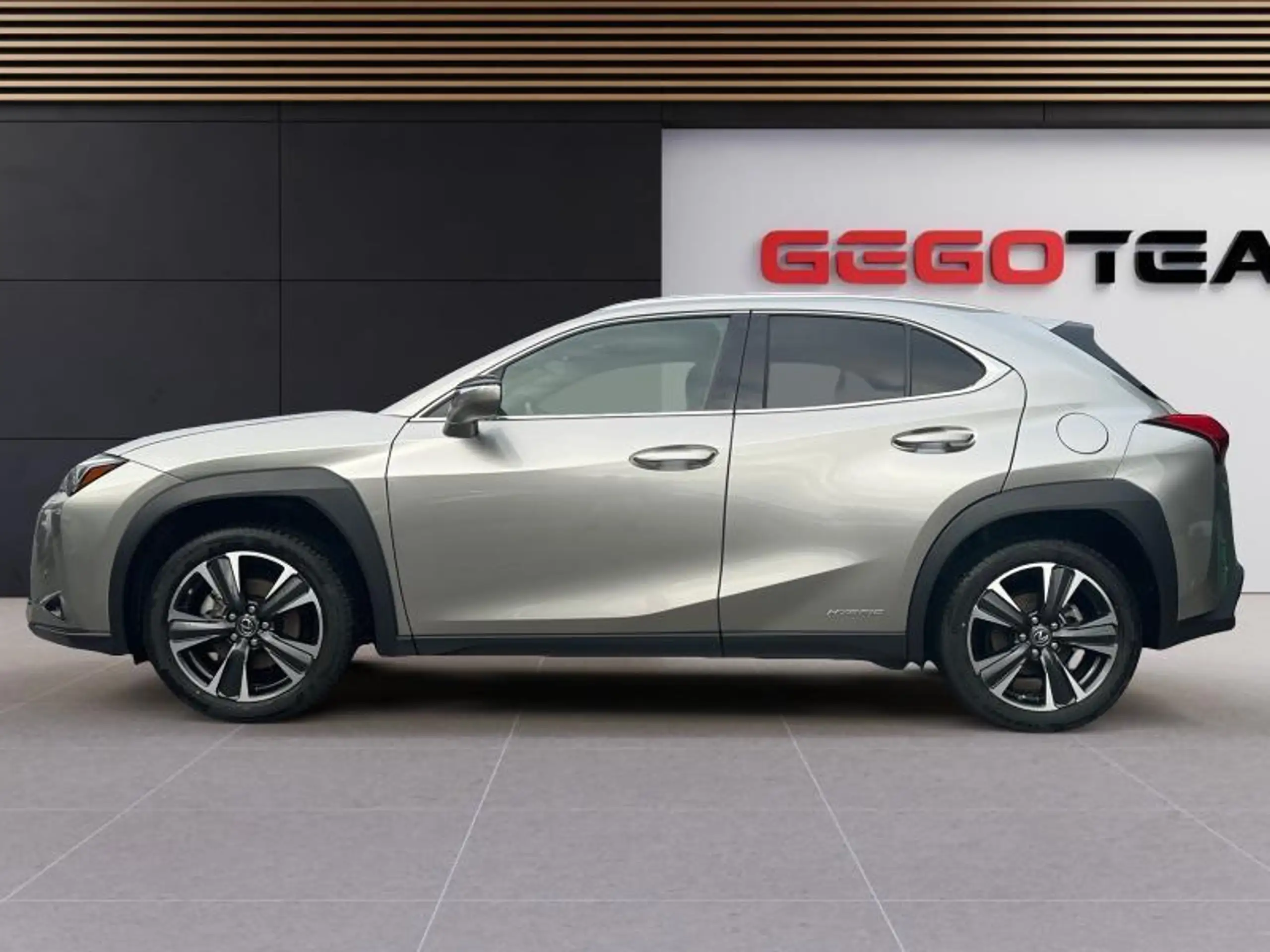 Lexus - UX 250h