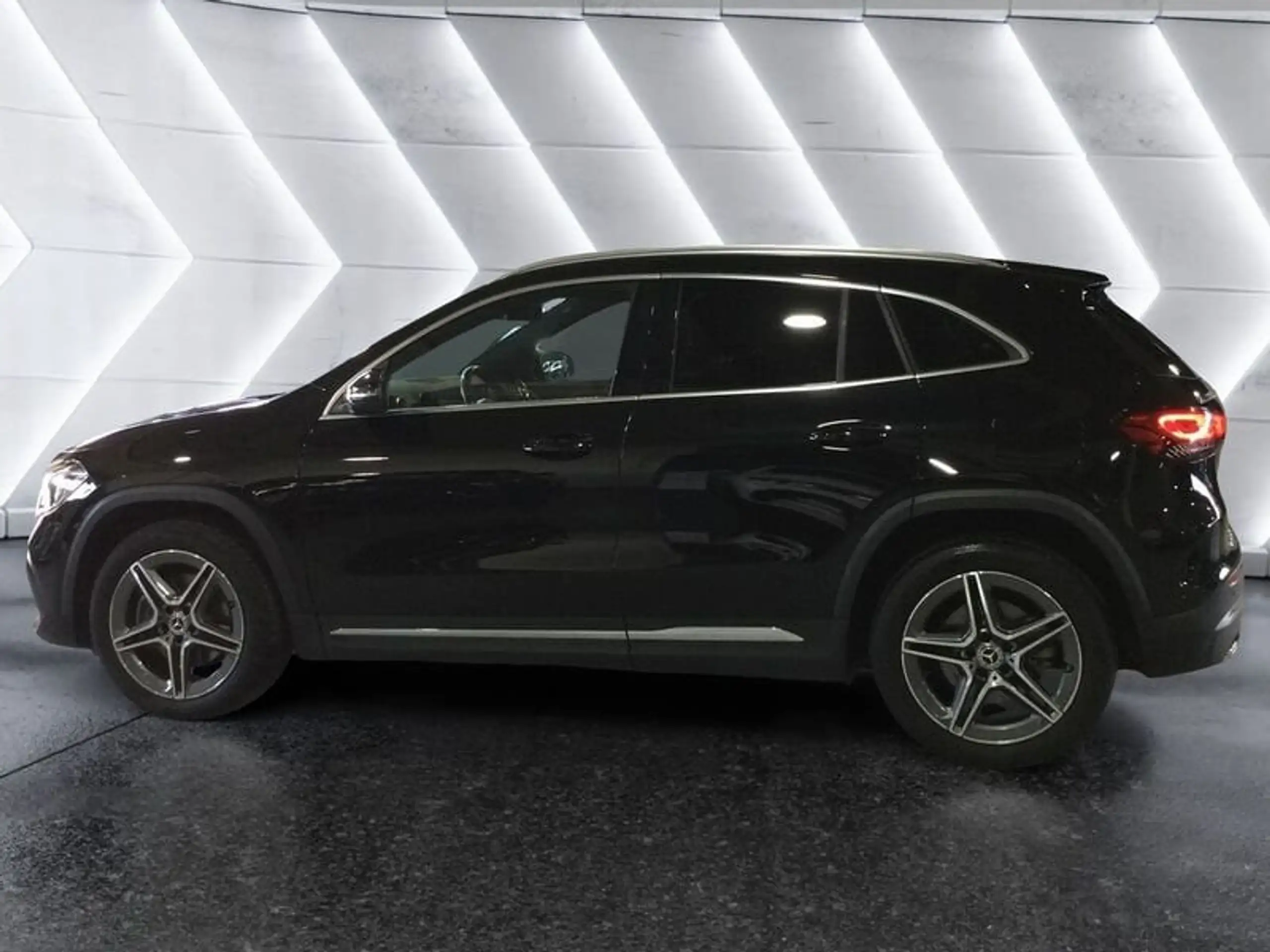 Mercedes-Benz - GLA 250