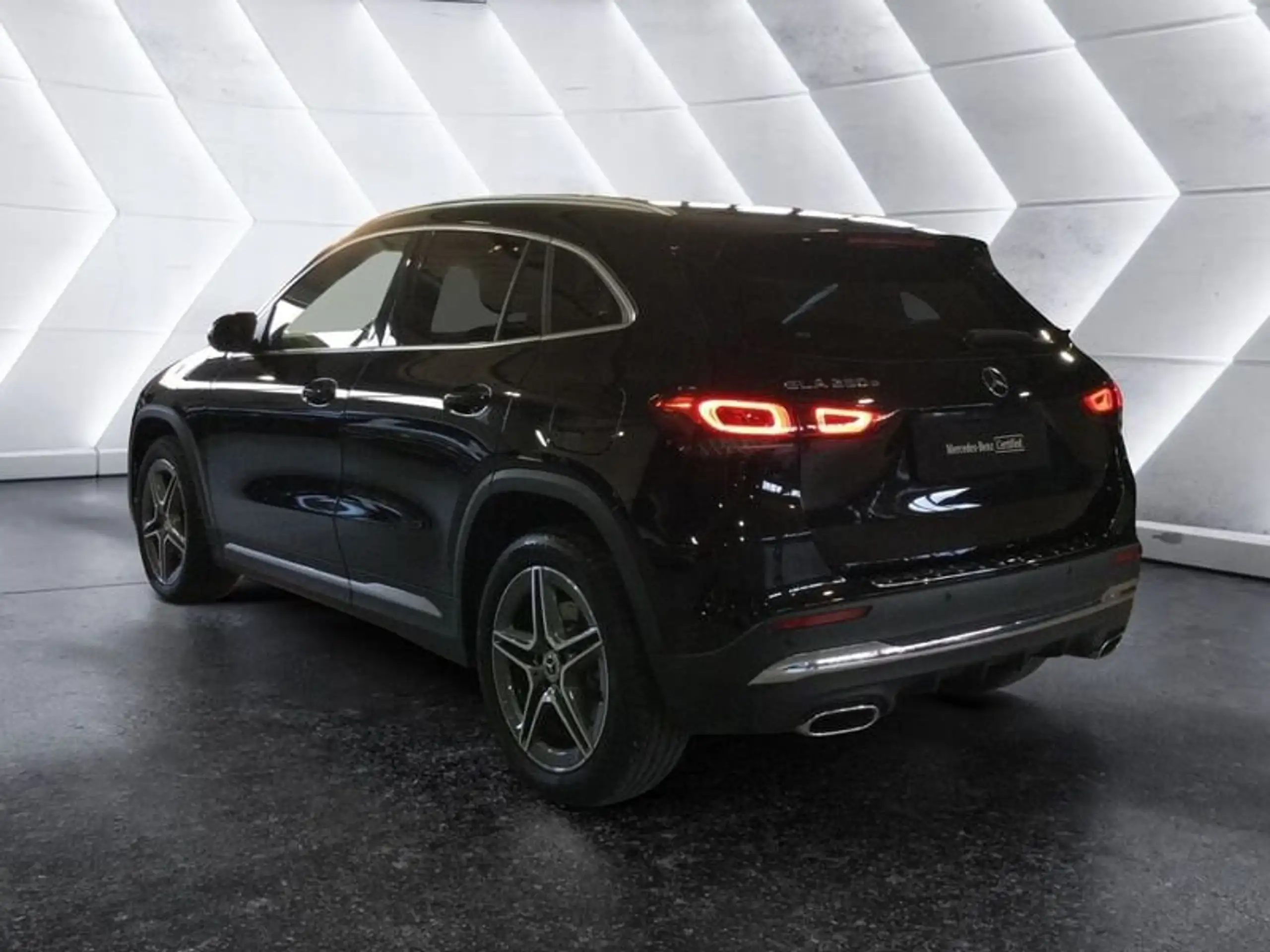 Mercedes-Benz - GLA 250