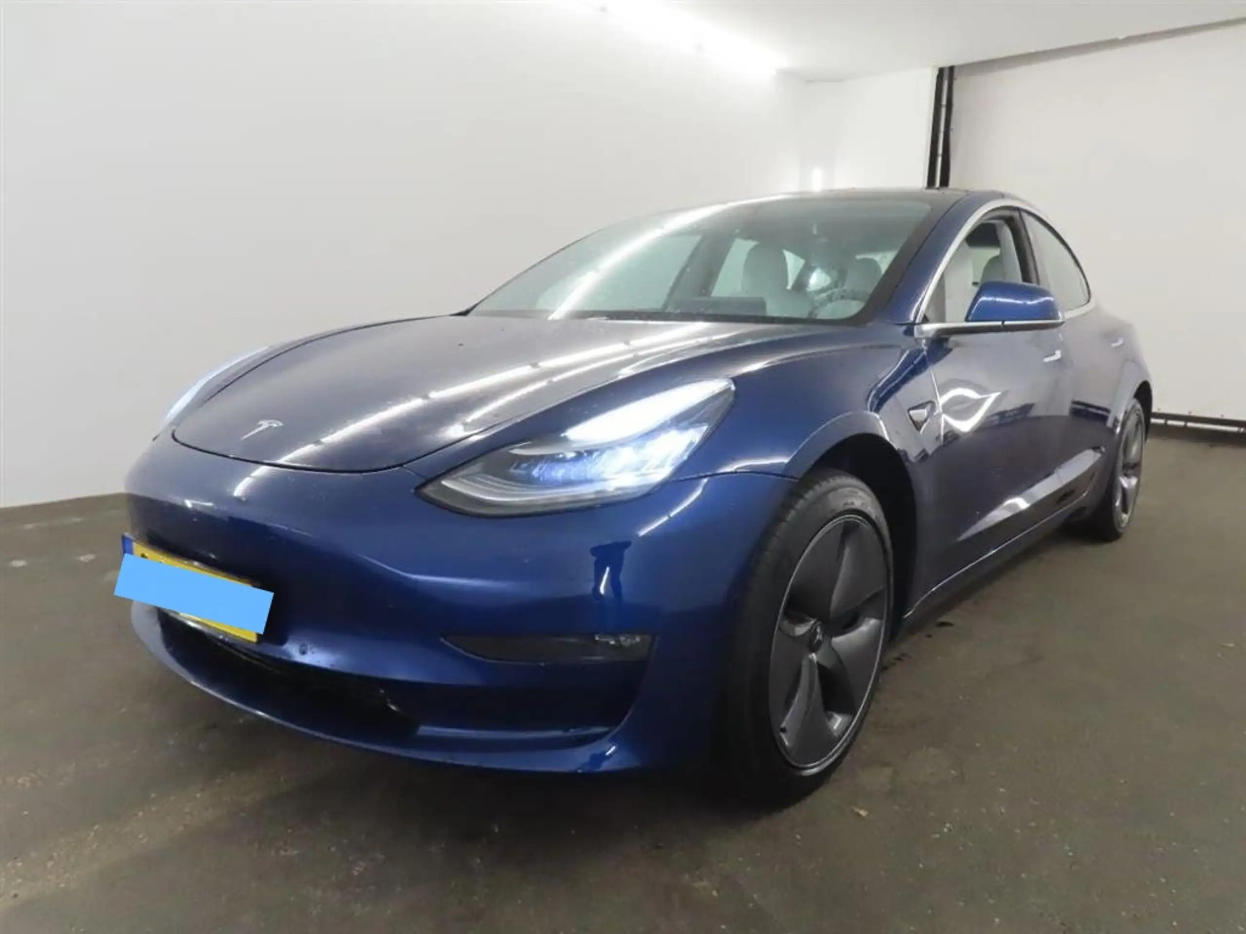 Tesla - Model 3