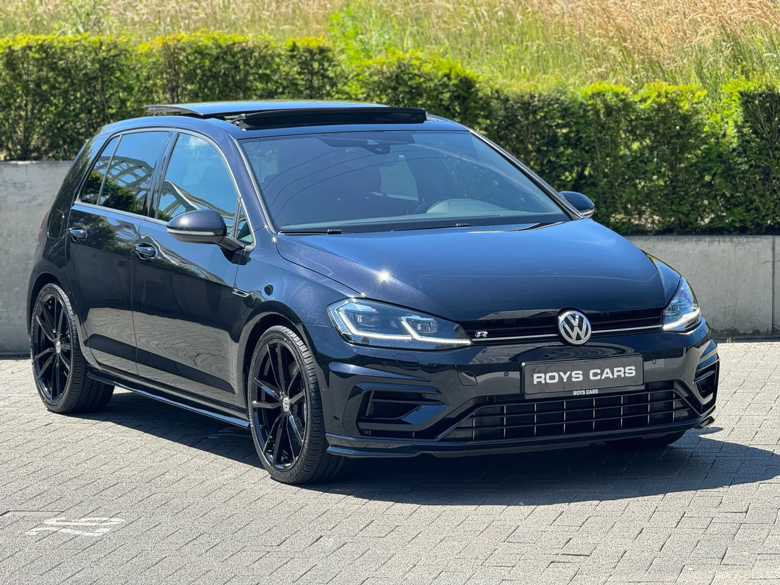 Volkswagen - Golf R