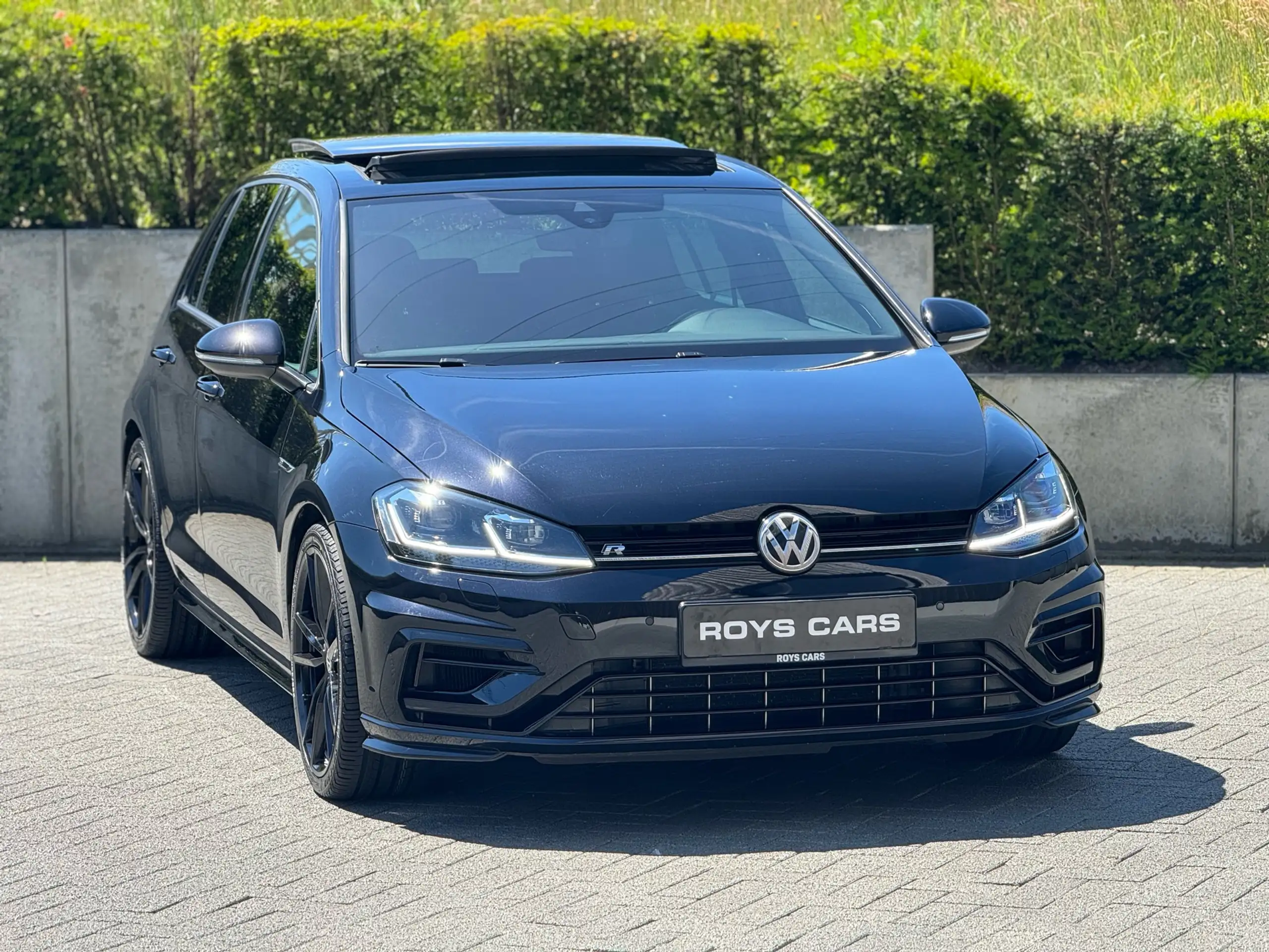 Volkswagen - Golf R