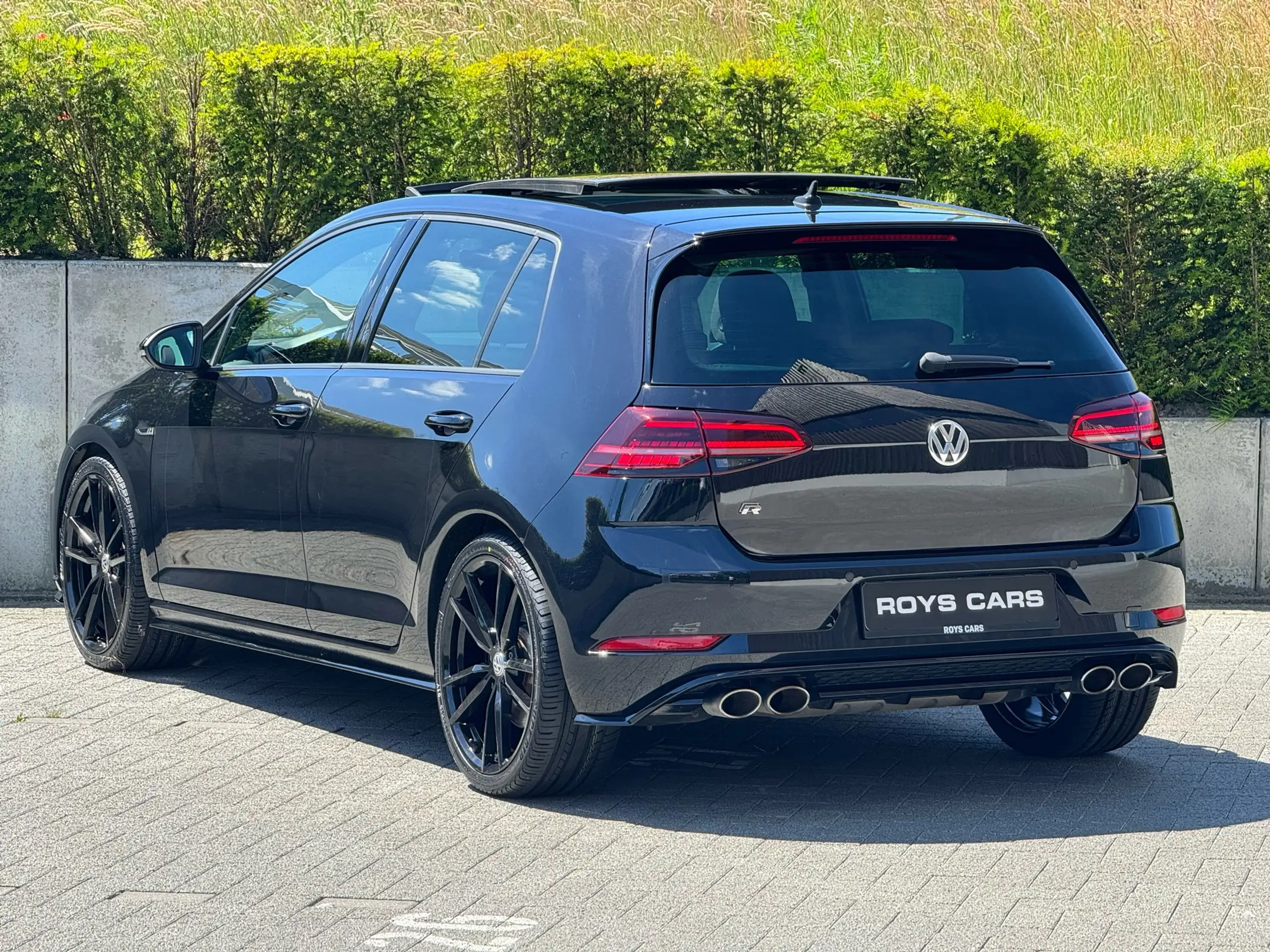 Volkswagen - Golf R