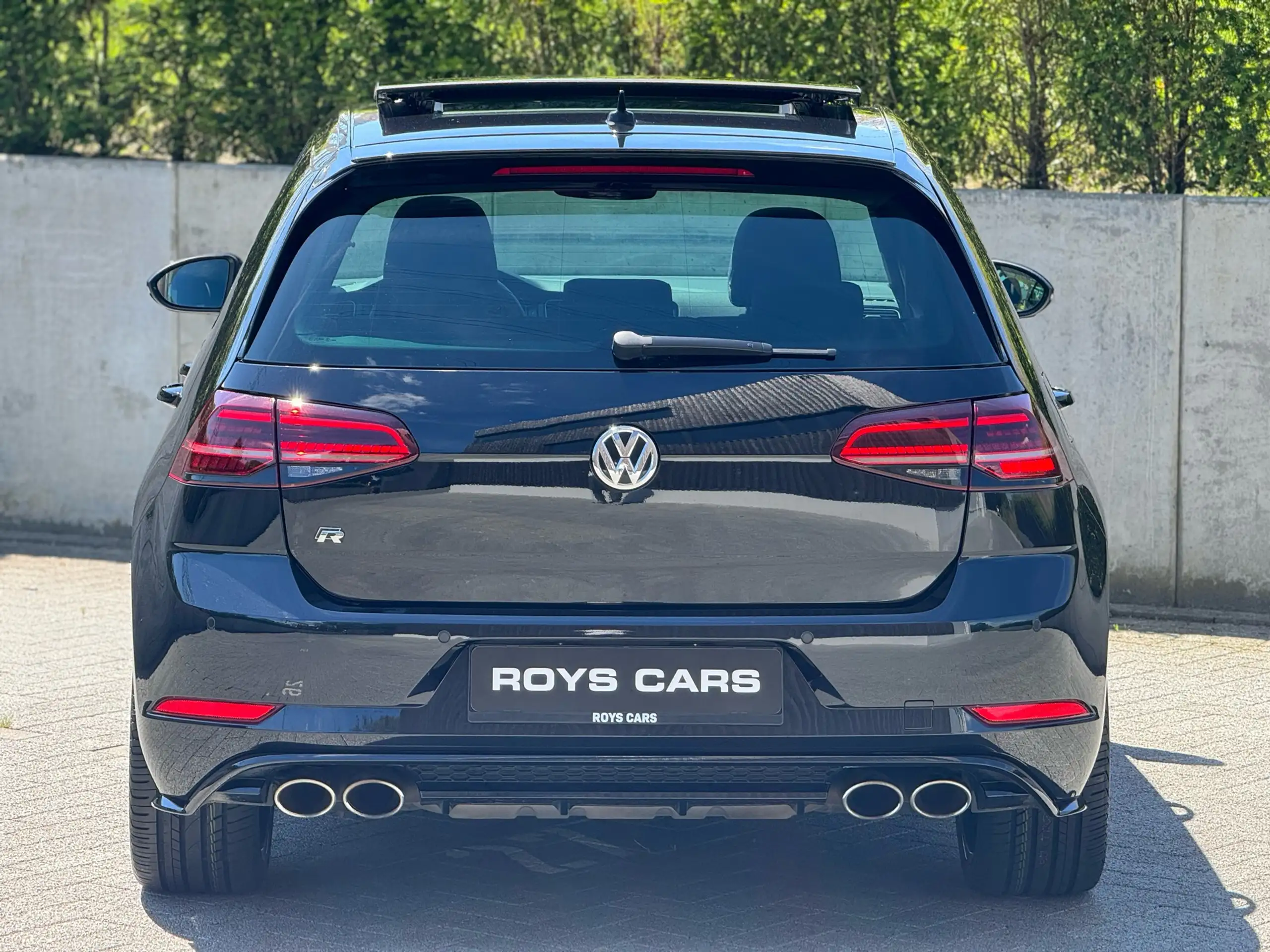 Volkswagen - Golf R