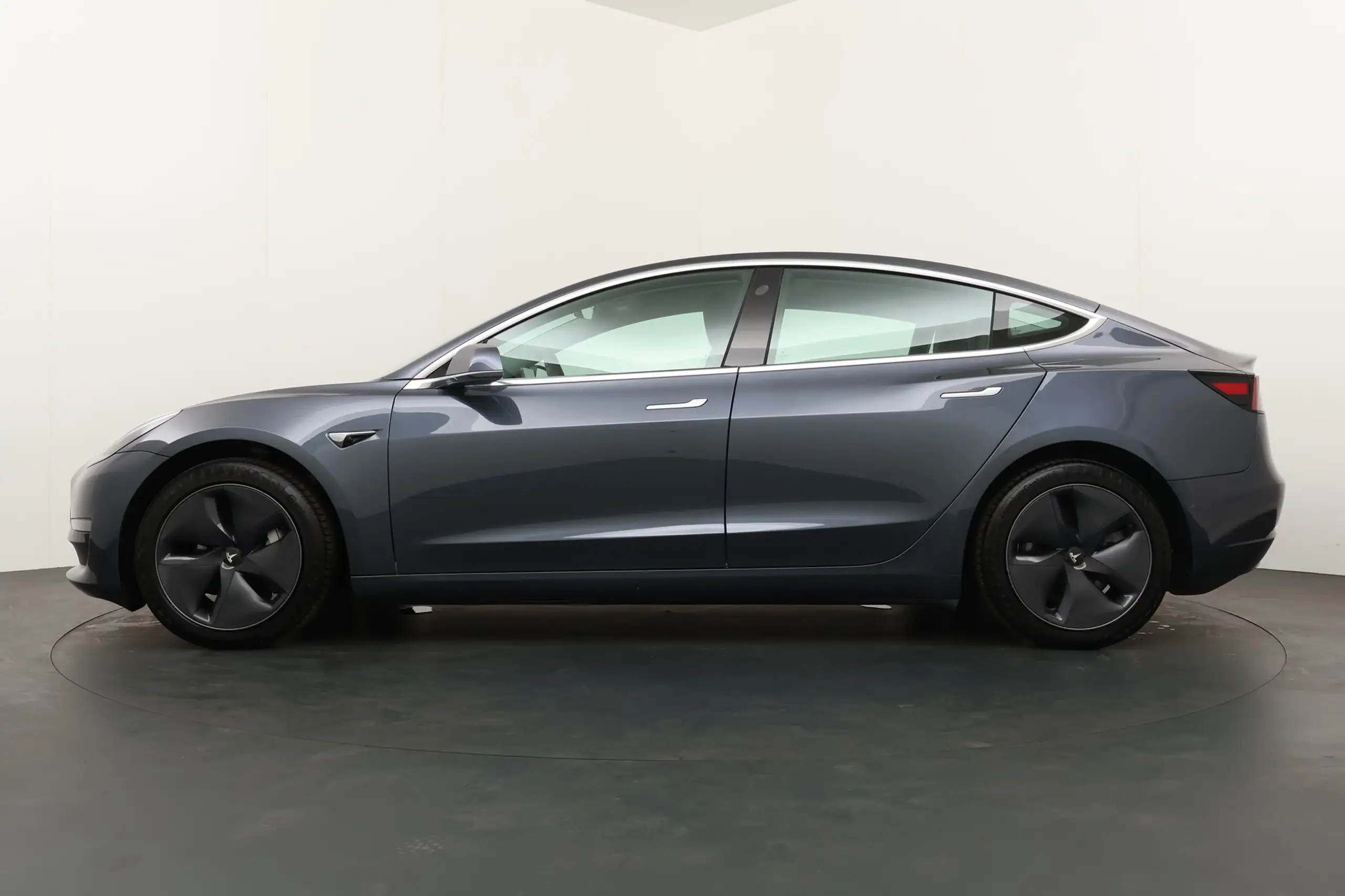 Tesla - Model 3