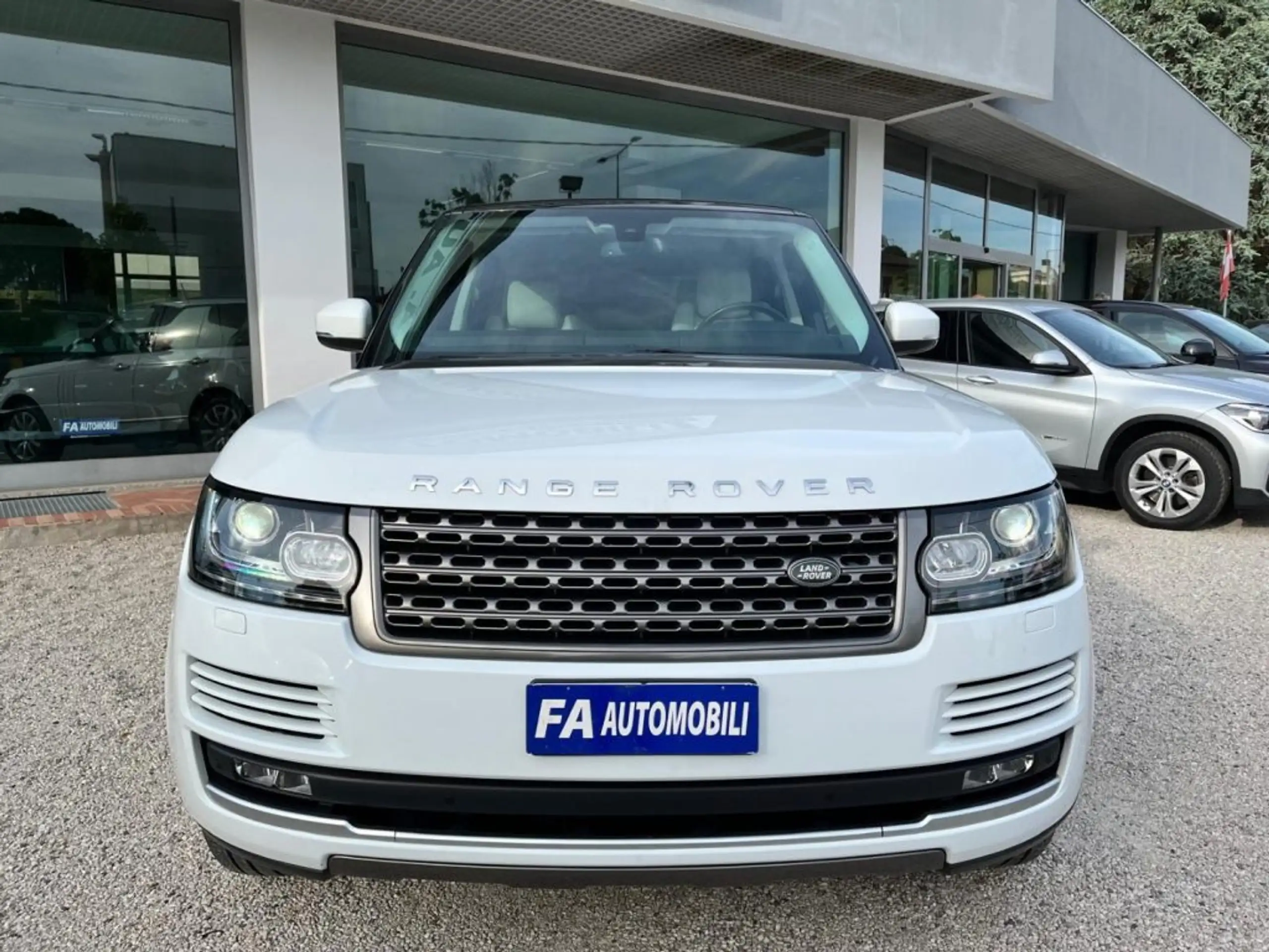 Land Rover - Range Rover