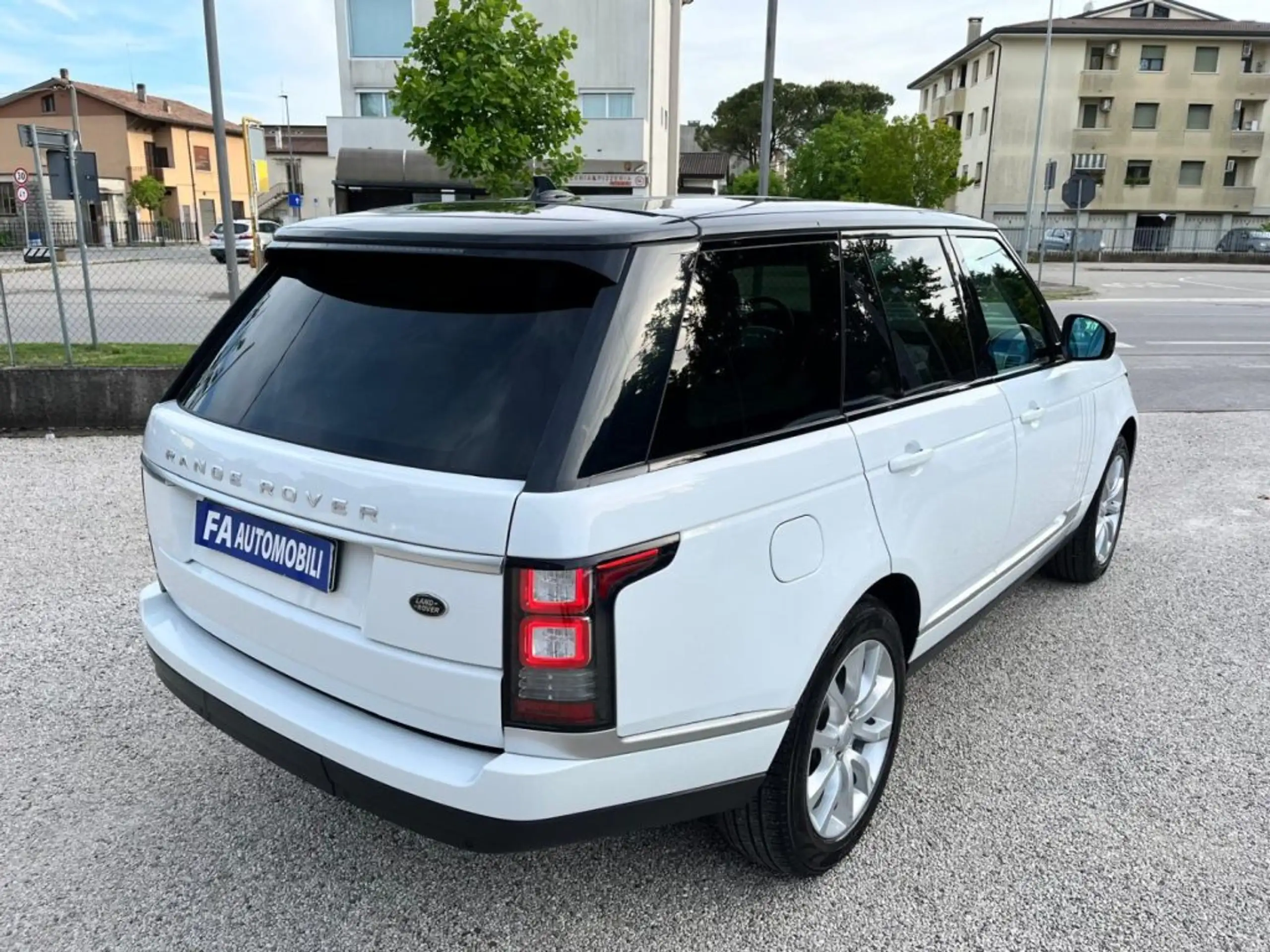 Land Rover - Range Rover