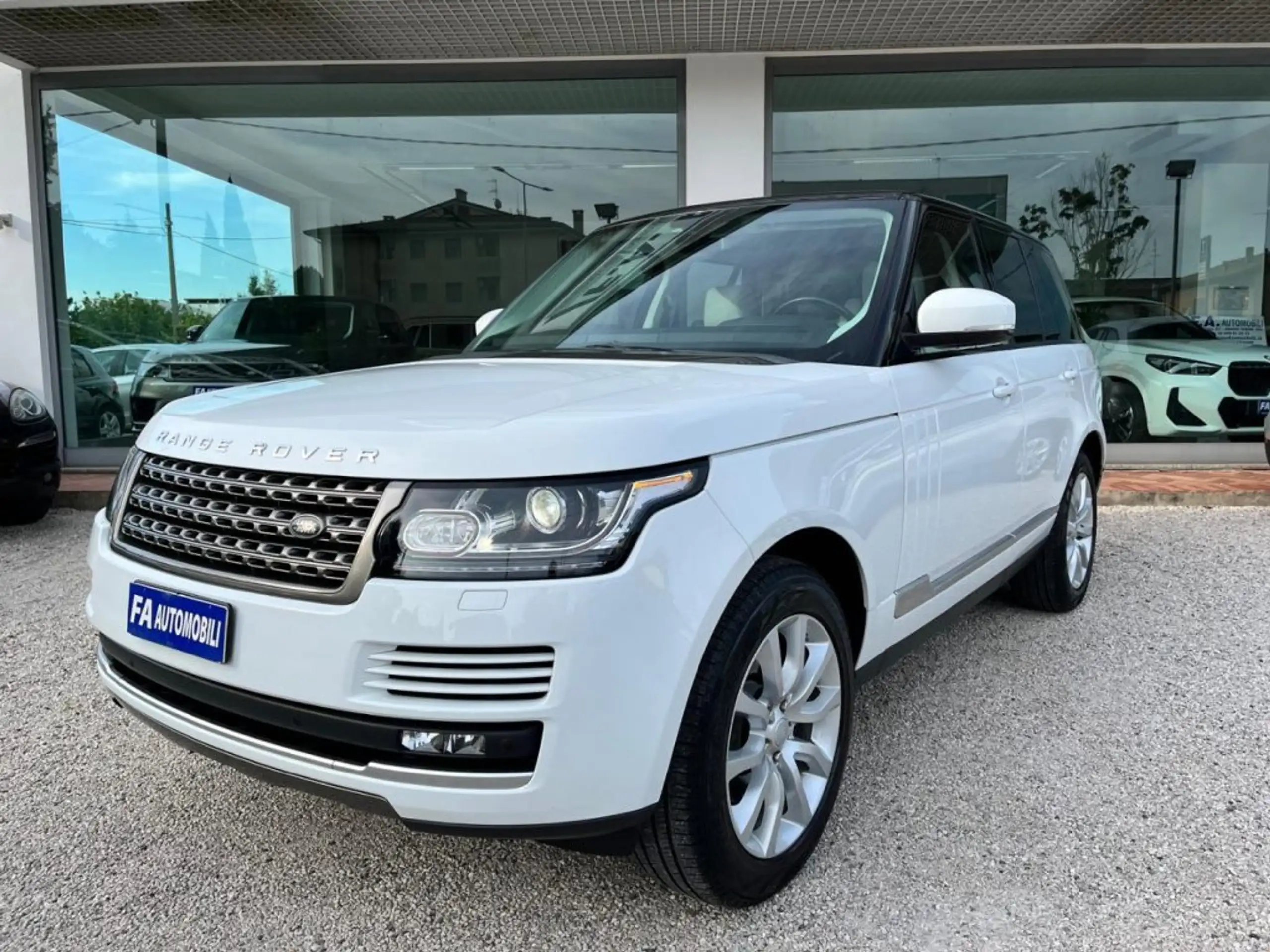 Land Rover - Range Rover