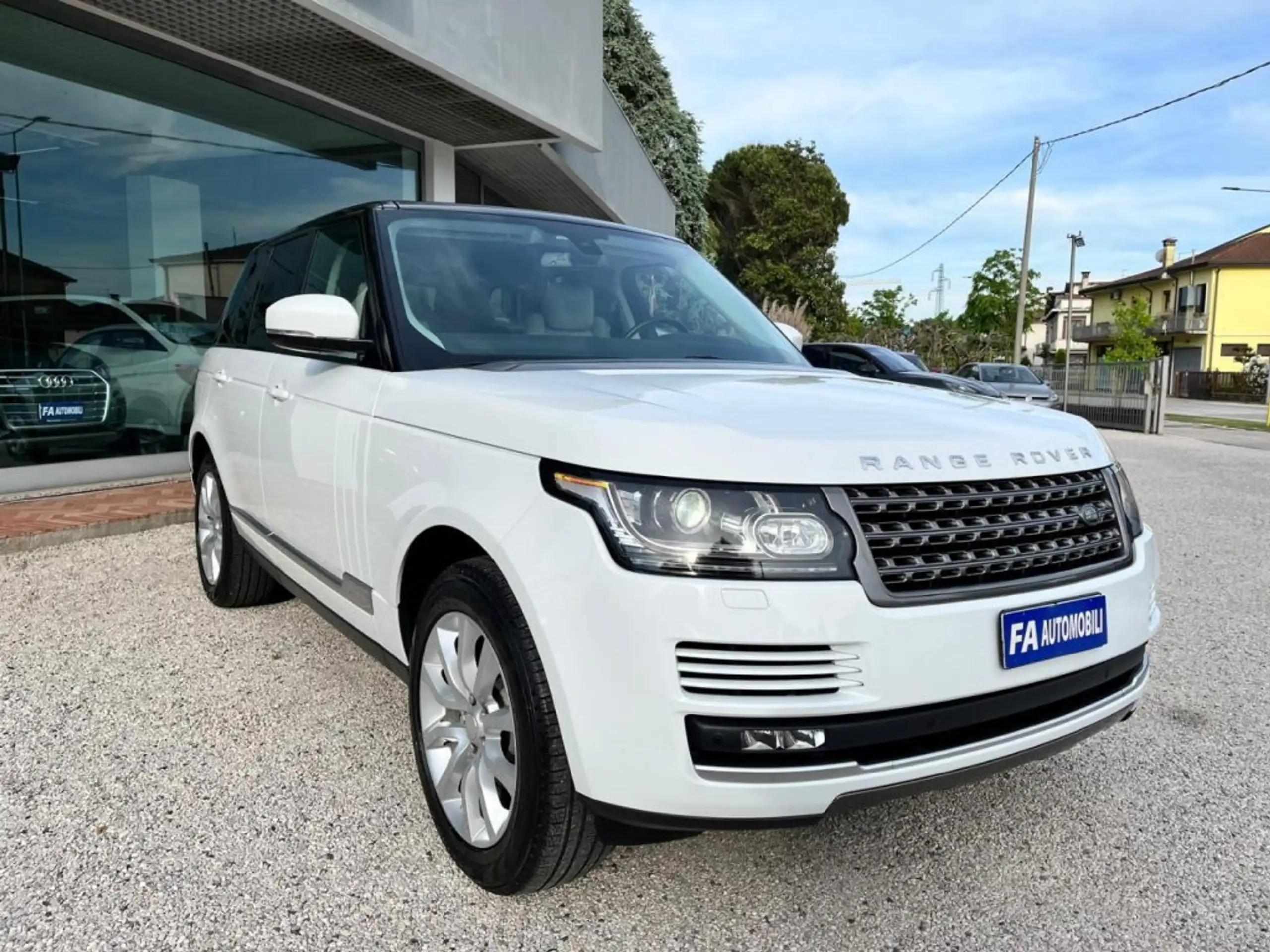 Land Rover - Range Rover