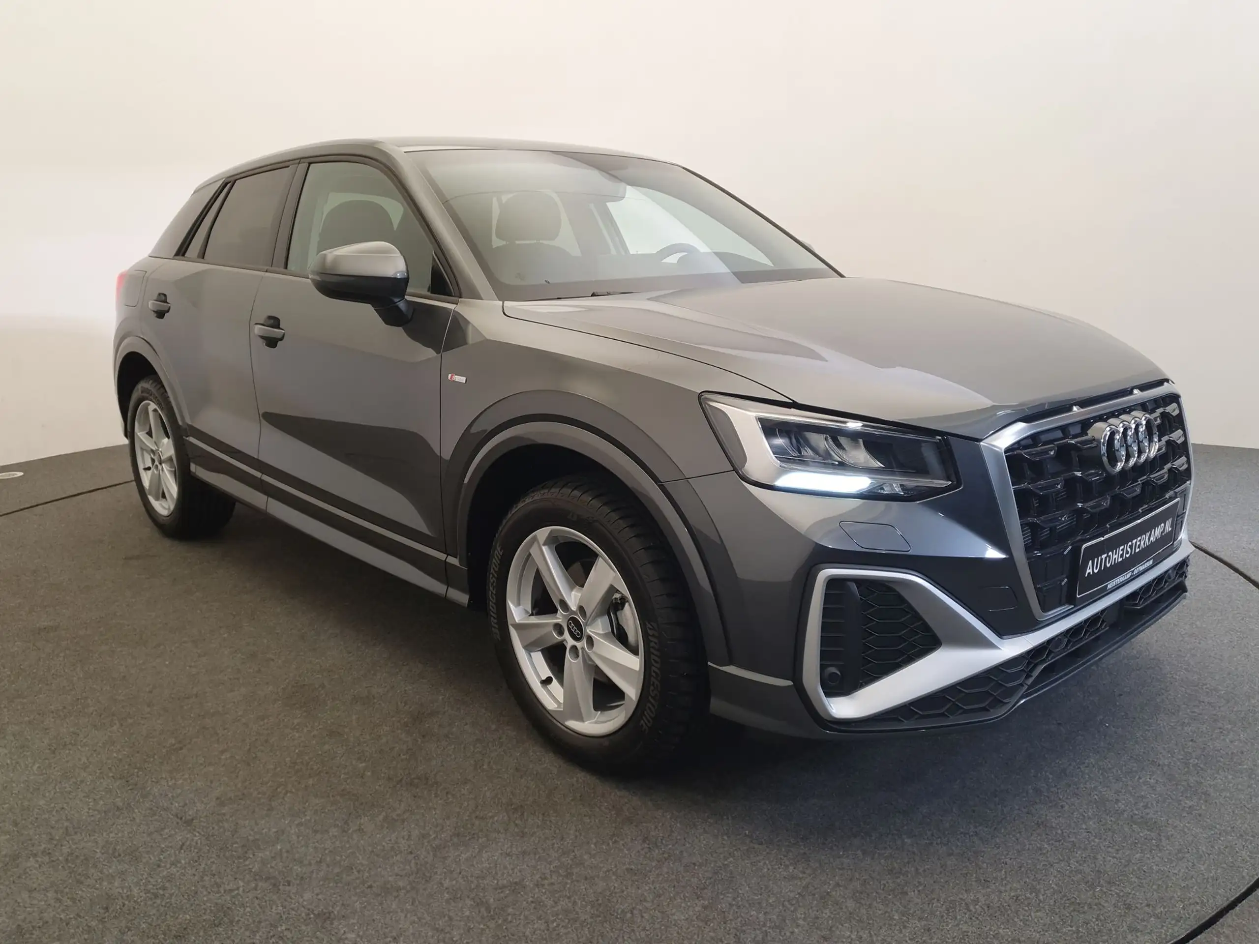 Audi - Q2