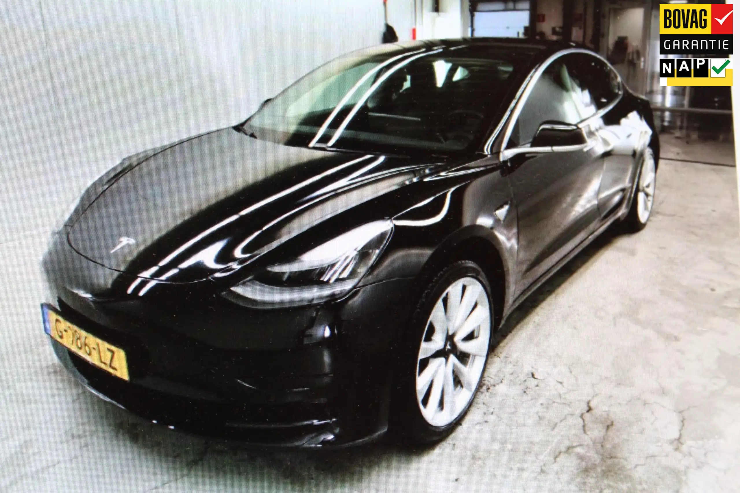 Tesla - Model 3