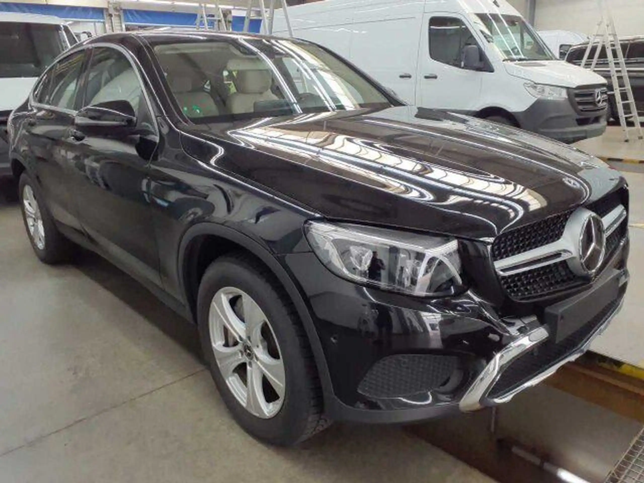 Mercedes-Benz - GLC 350