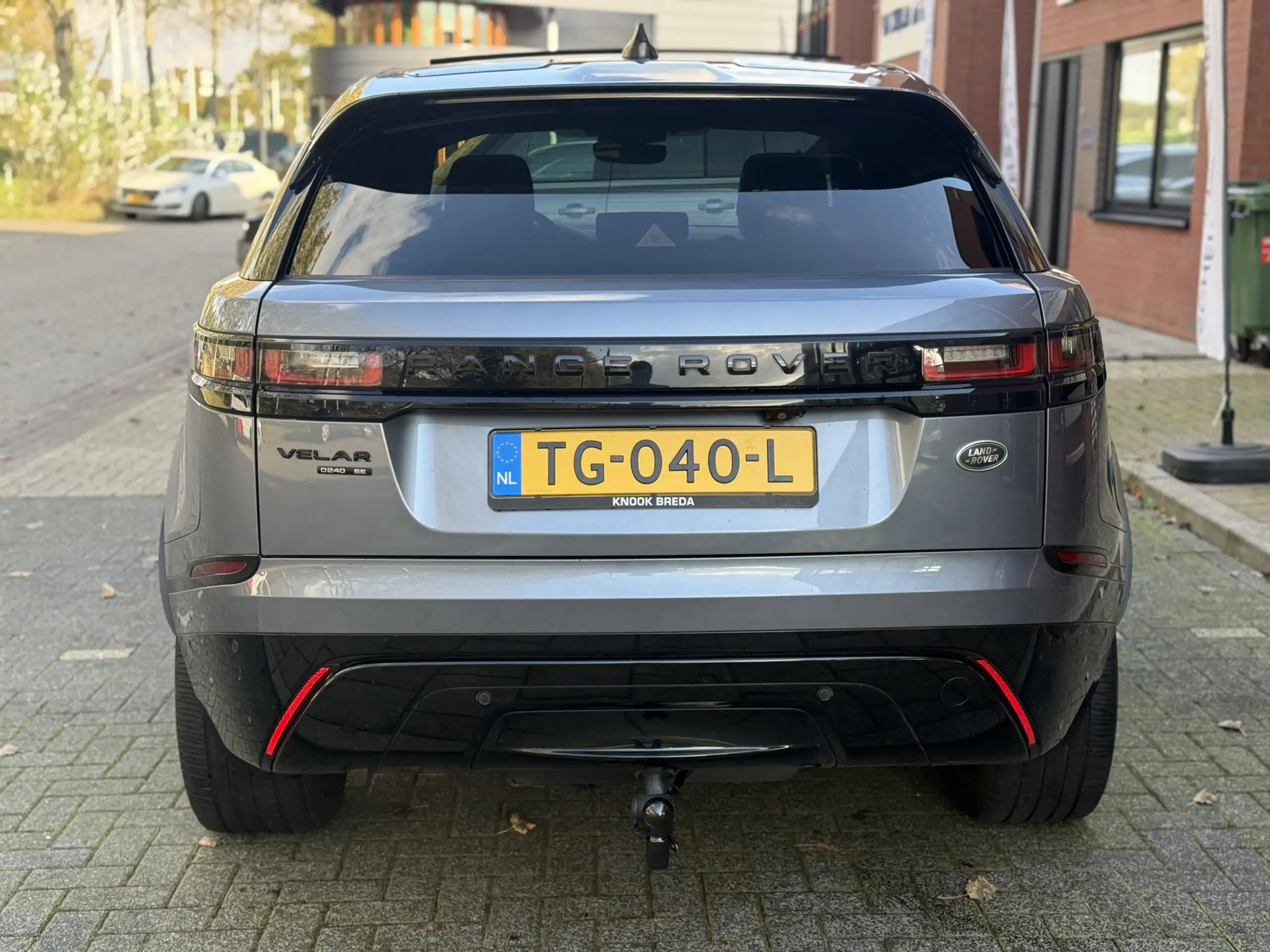 Land Rover - Range Rover Velar