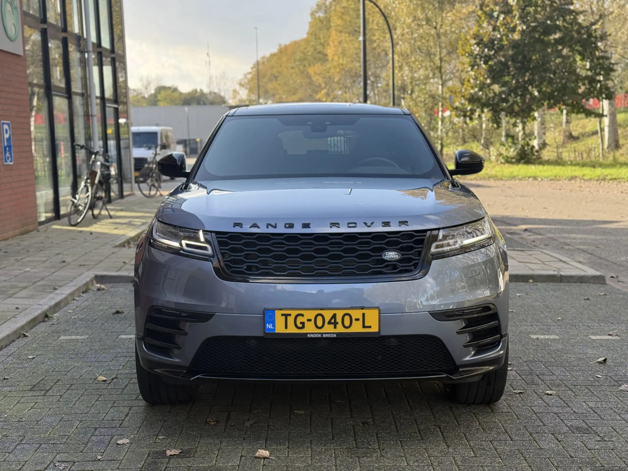 Land Rover - Range Rover Velar