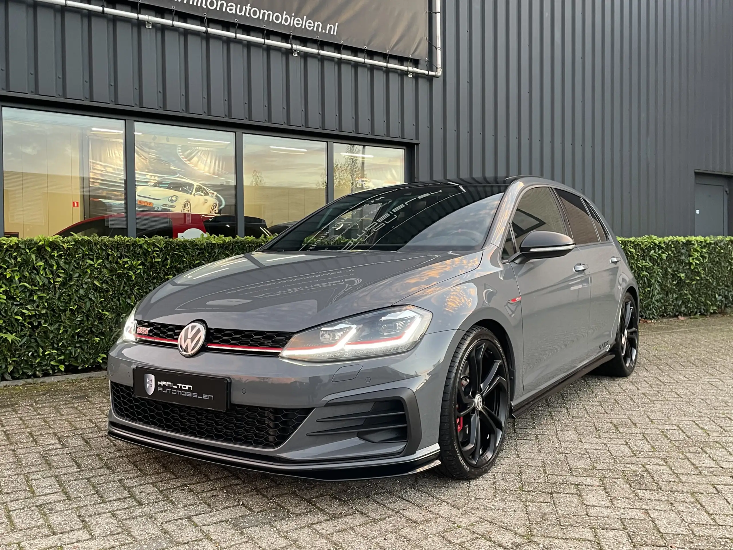 Volkswagen - Golf GTI