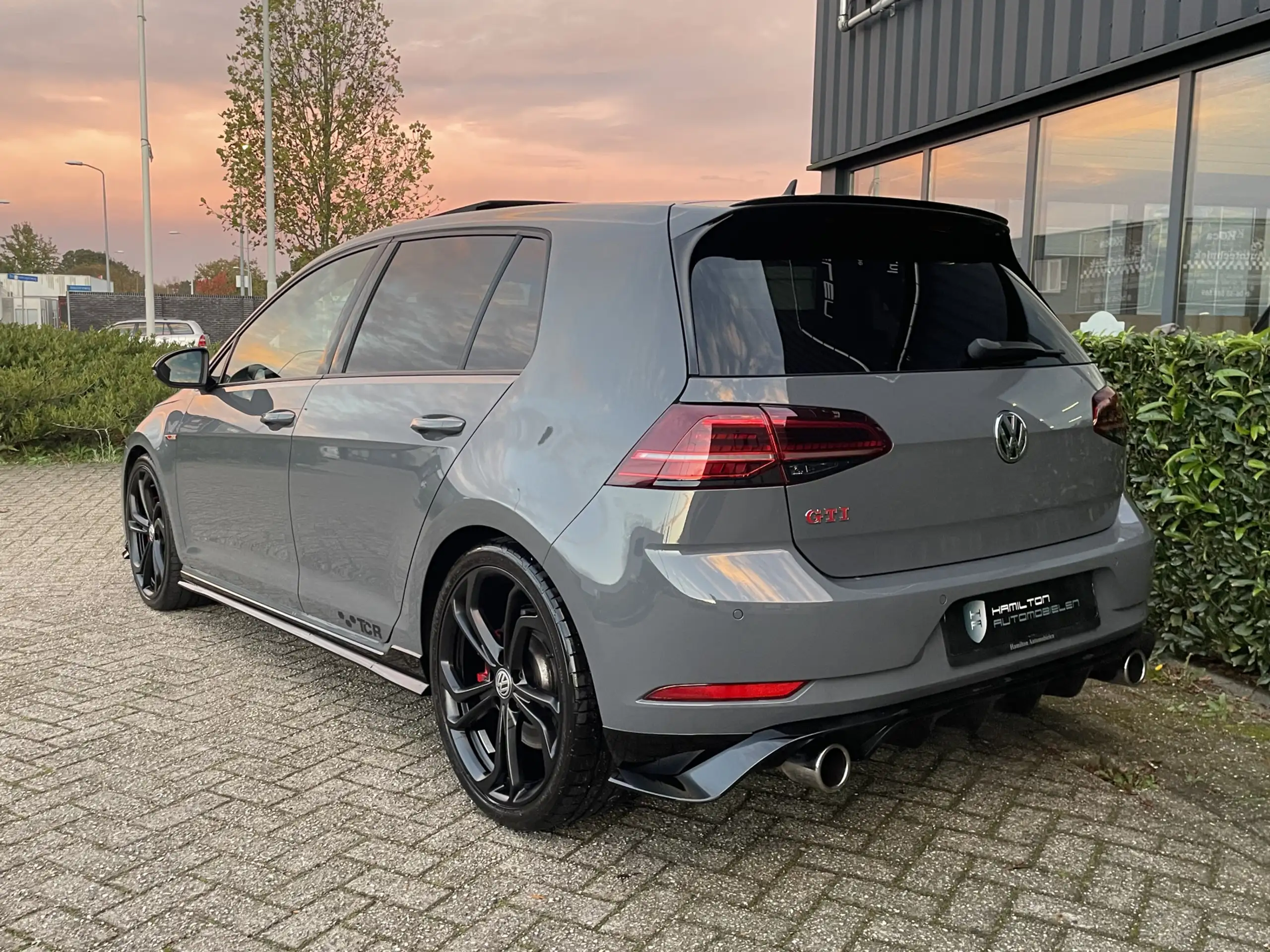 Volkswagen - Golf GTI