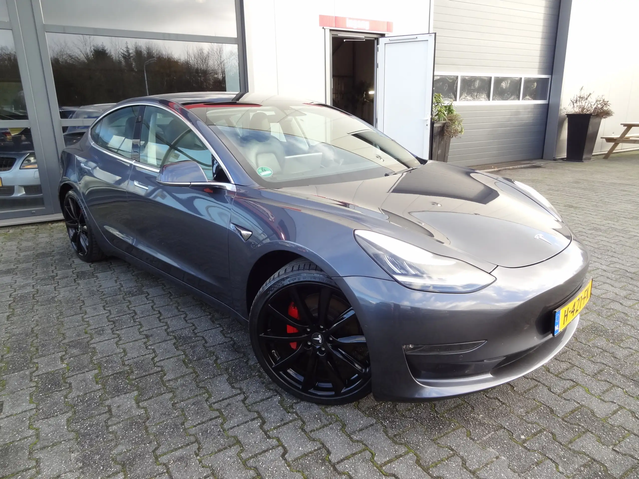 Tesla - Model 3