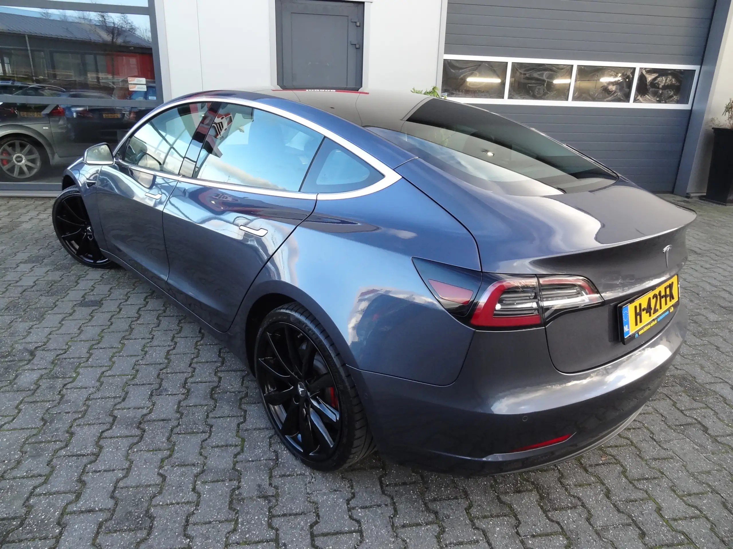 Tesla - Model 3