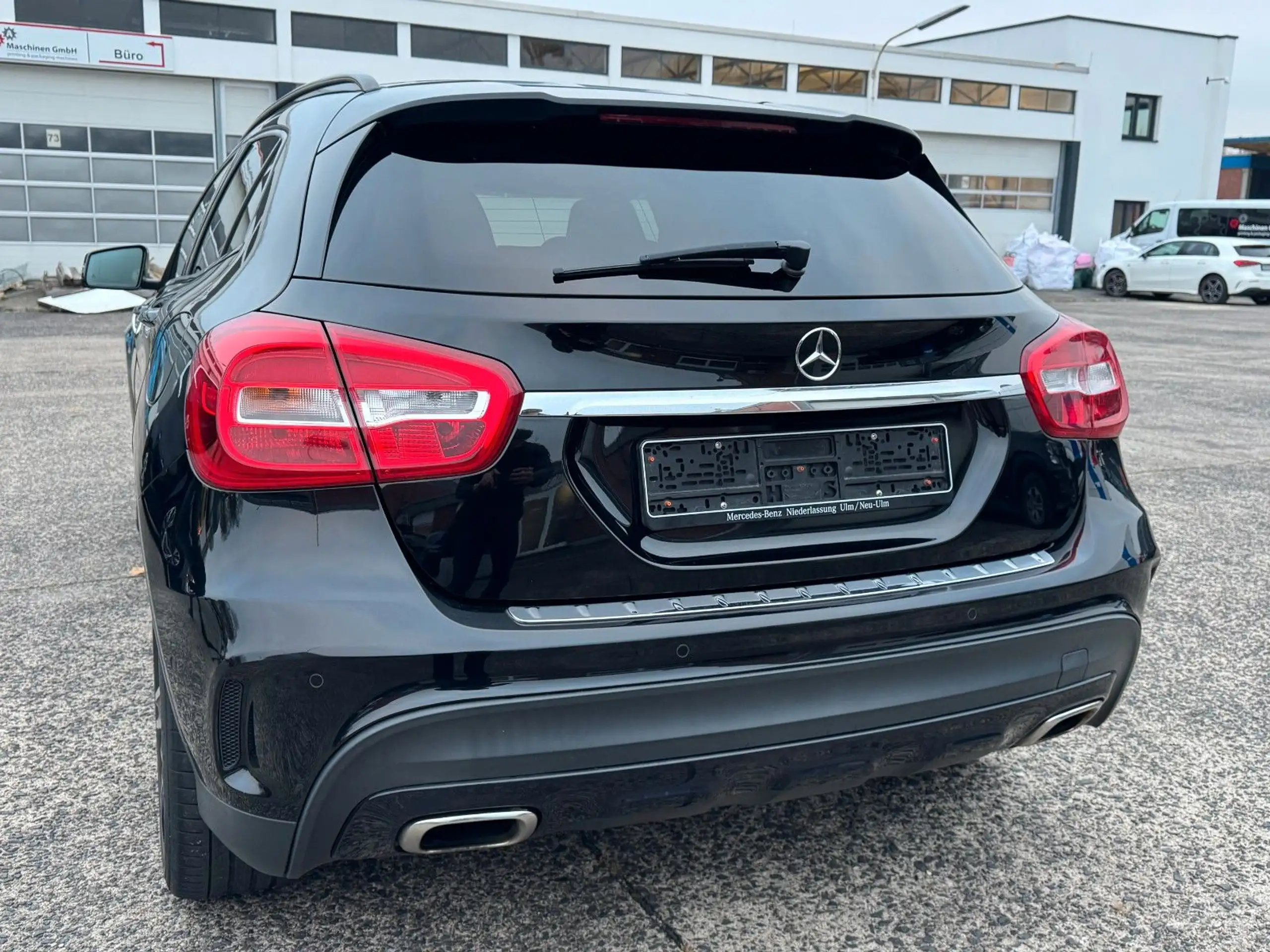 Mercedes-Benz - GLA 220