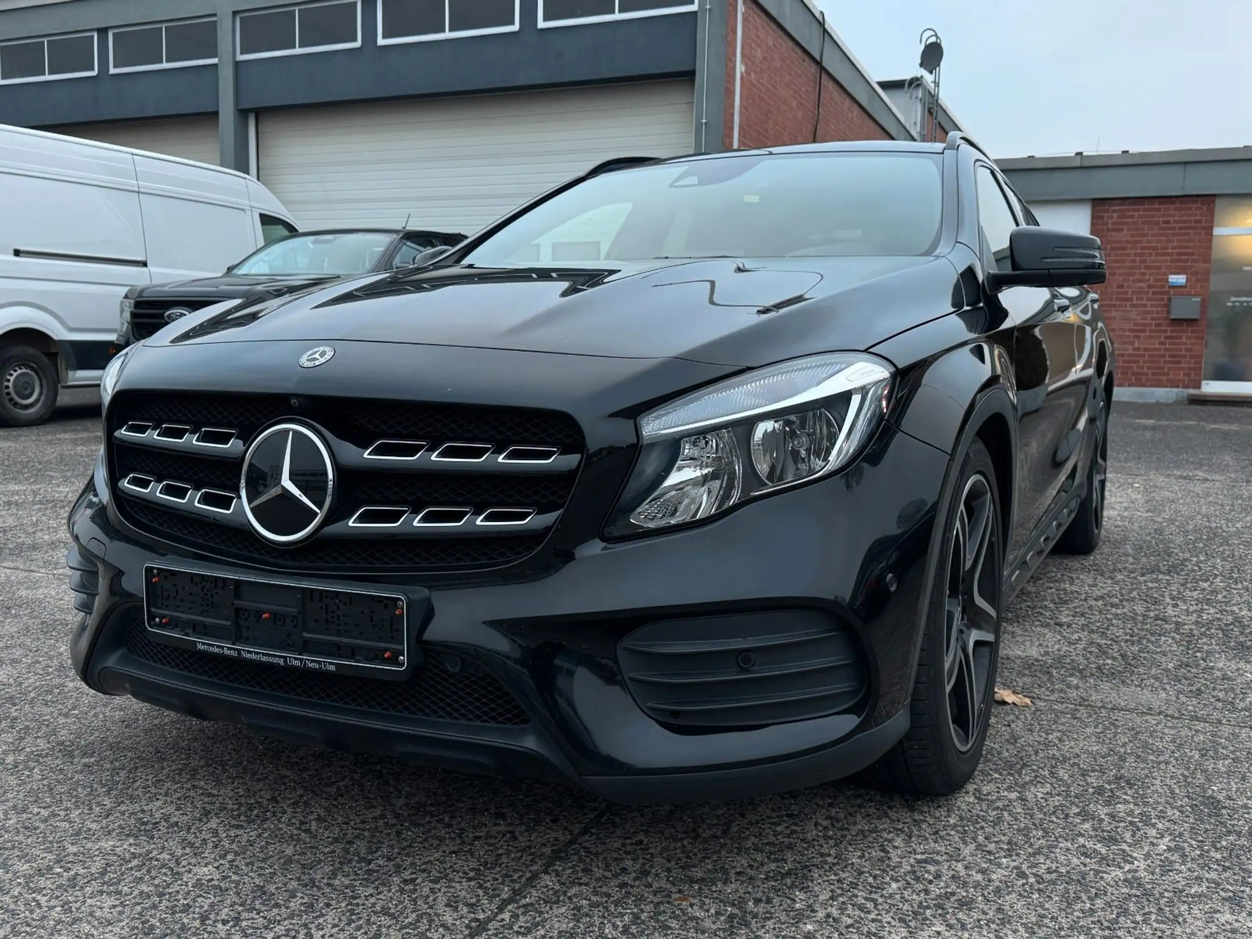 Mercedes-Benz - GLA 220