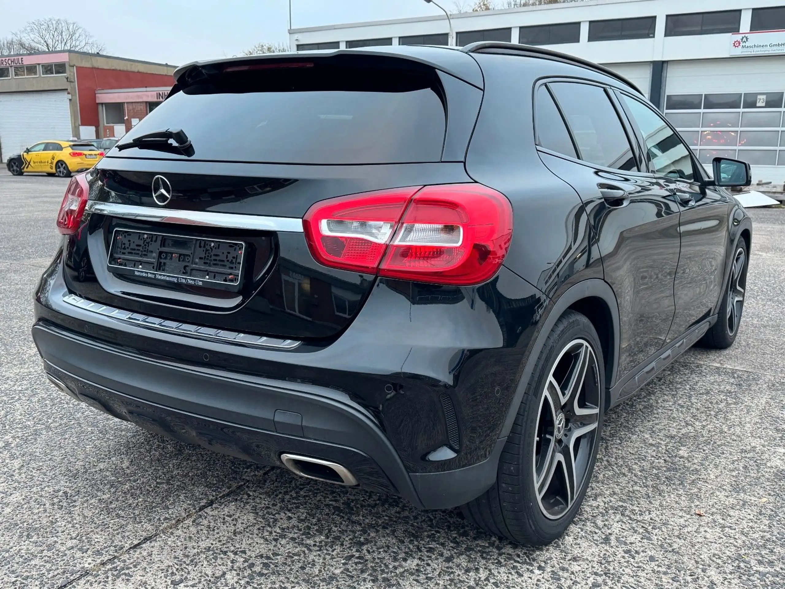 Mercedes-Benz - GLA 220