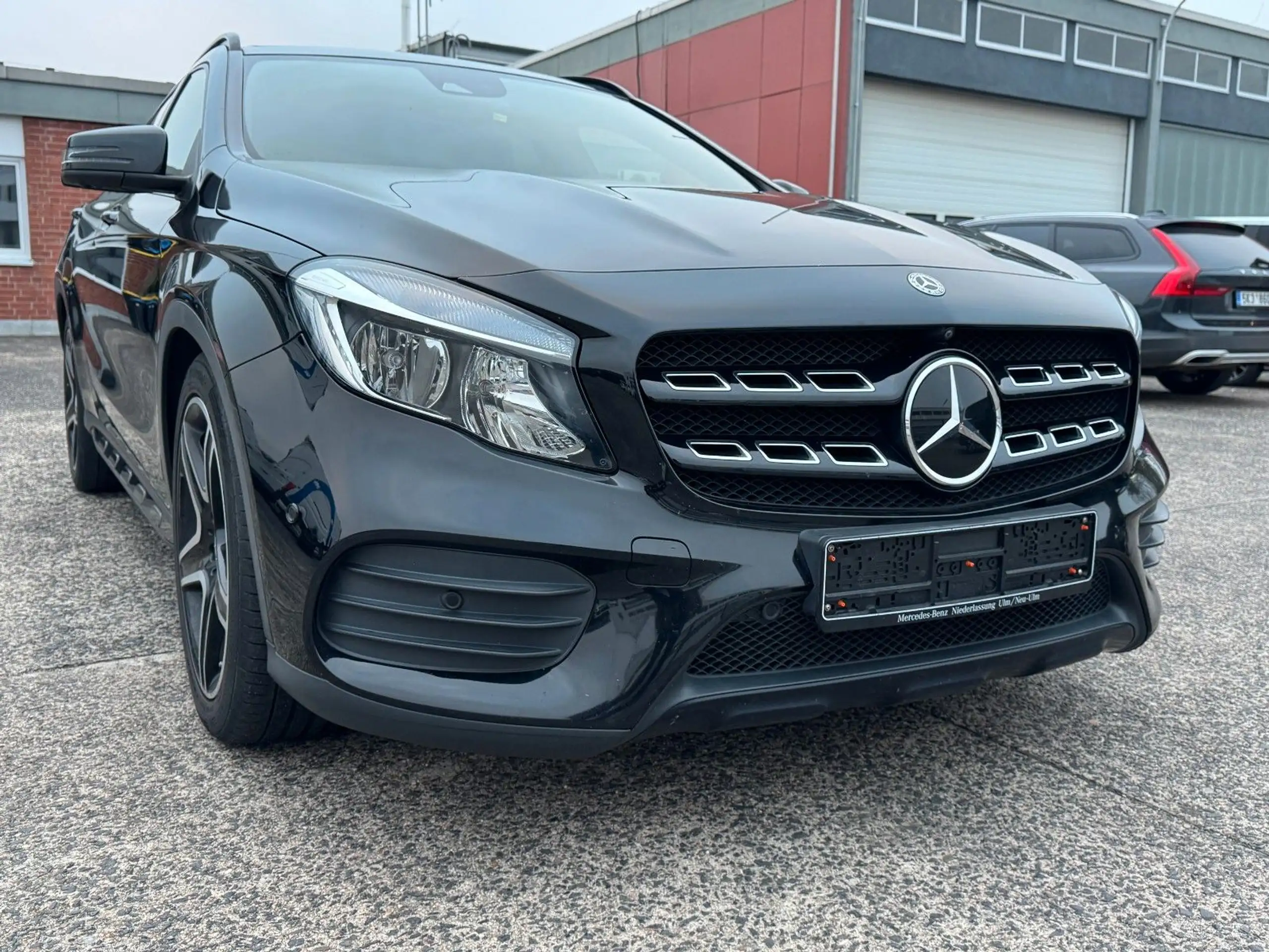 Mercedes-Benz - GLA 220