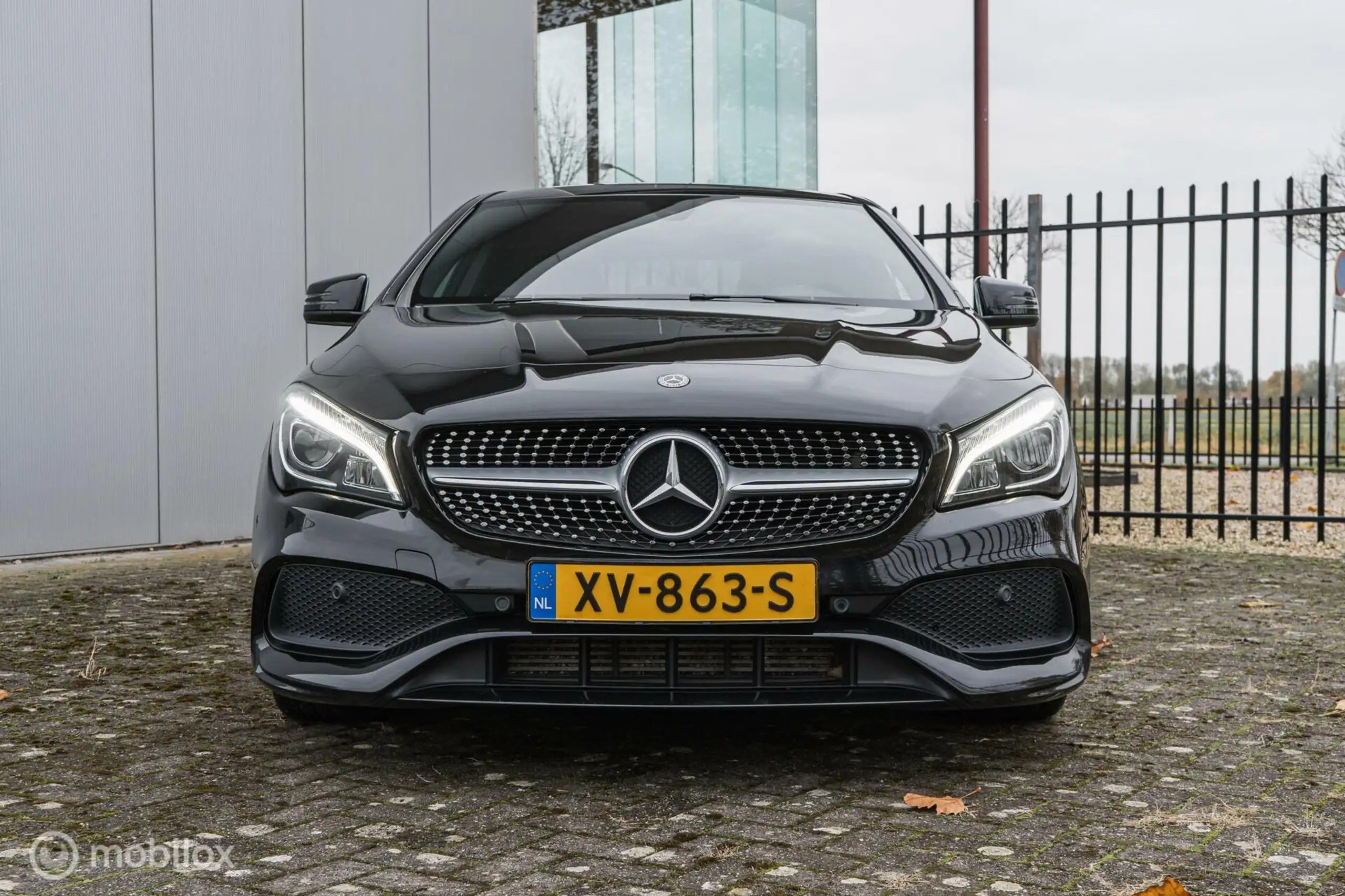 Mercedes-Benz - CLA 180