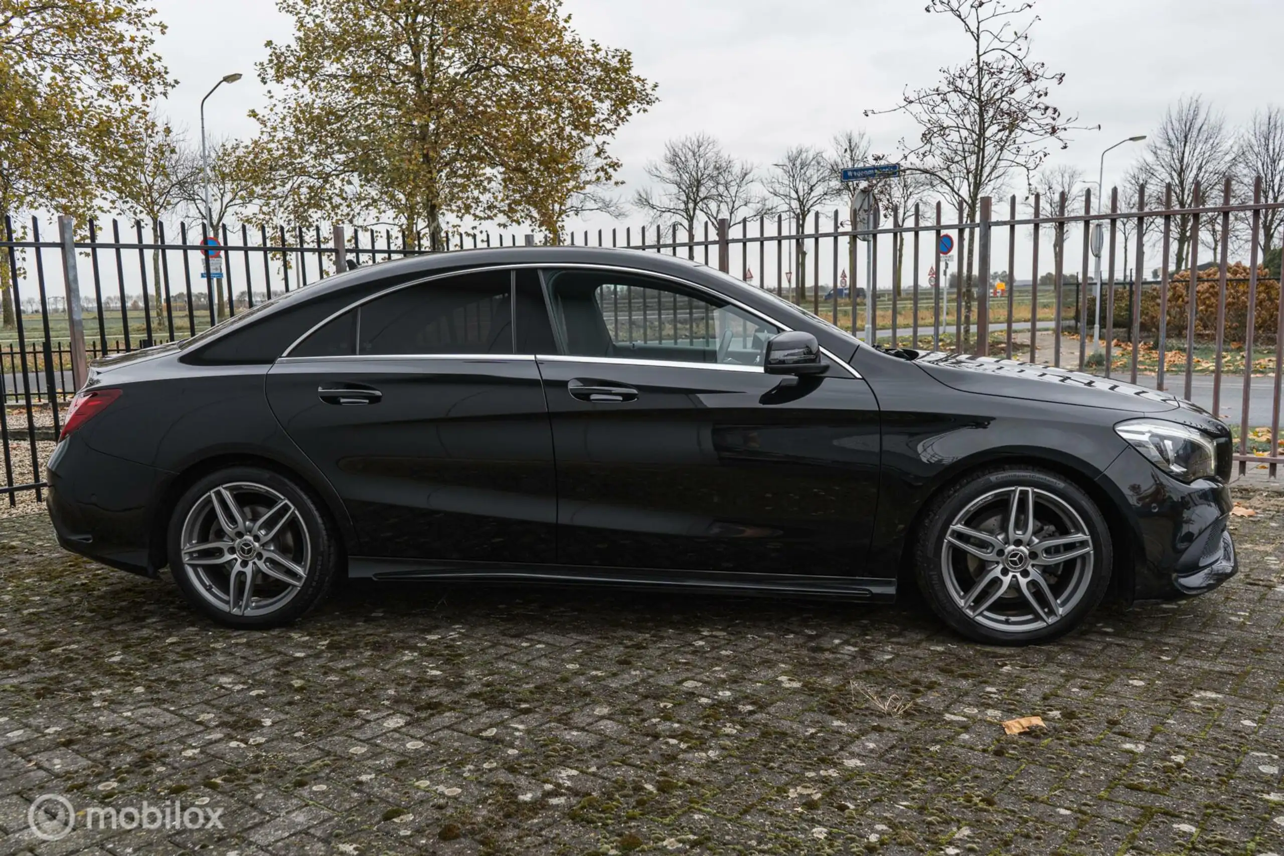 Mercedes-Benz - CLA 180