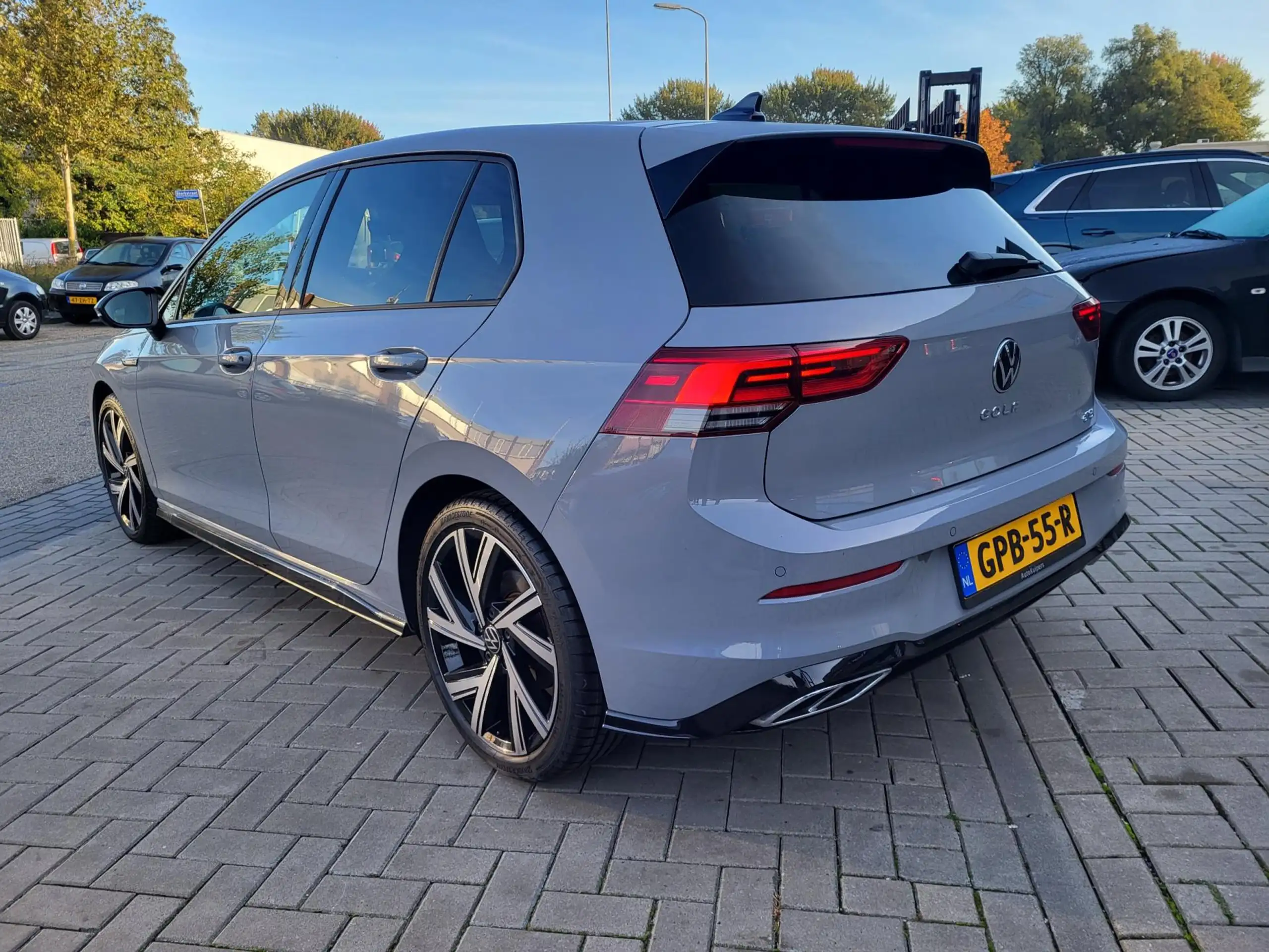 Volkswagen - Golf