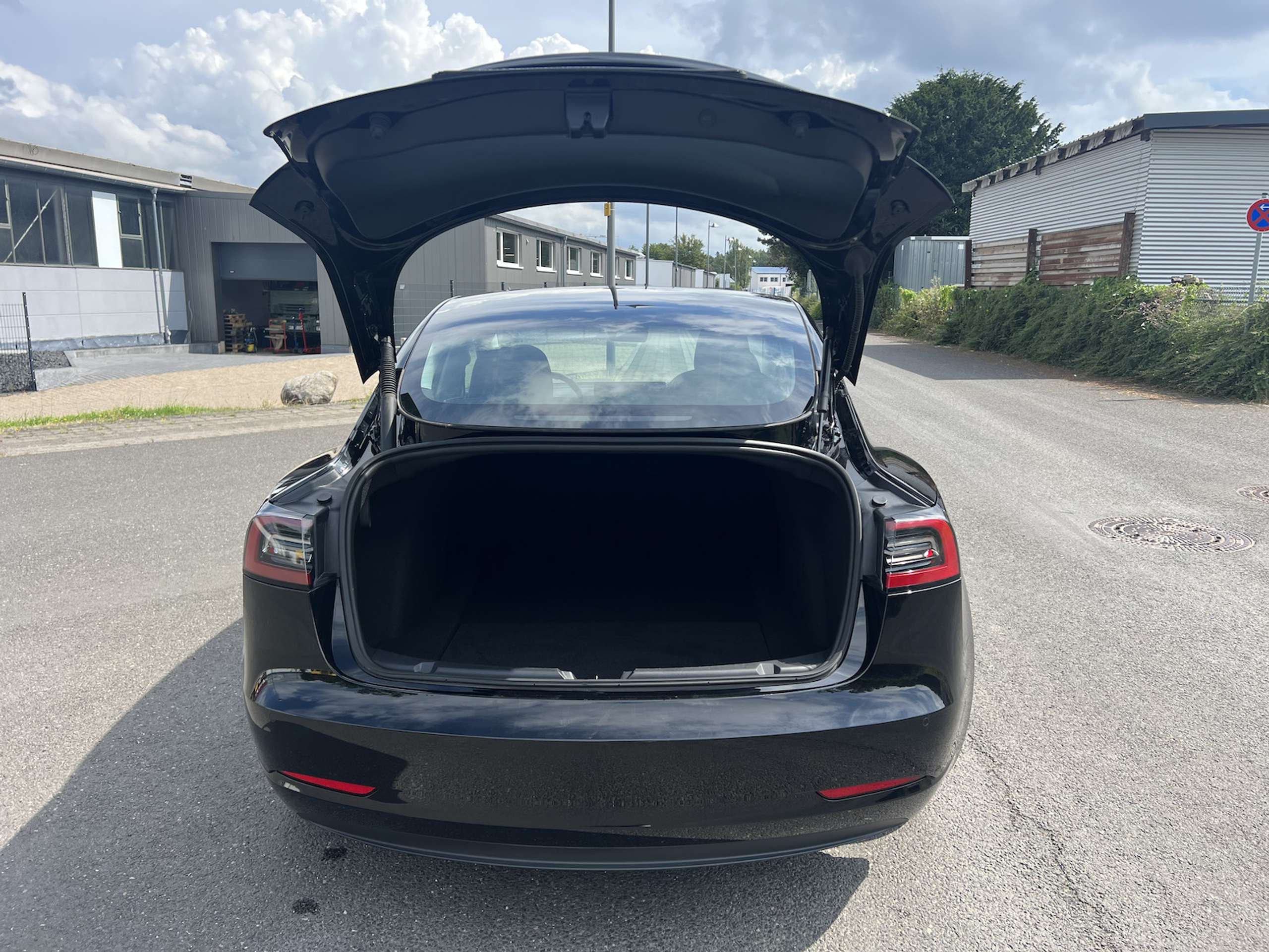 Tesla - Model 3