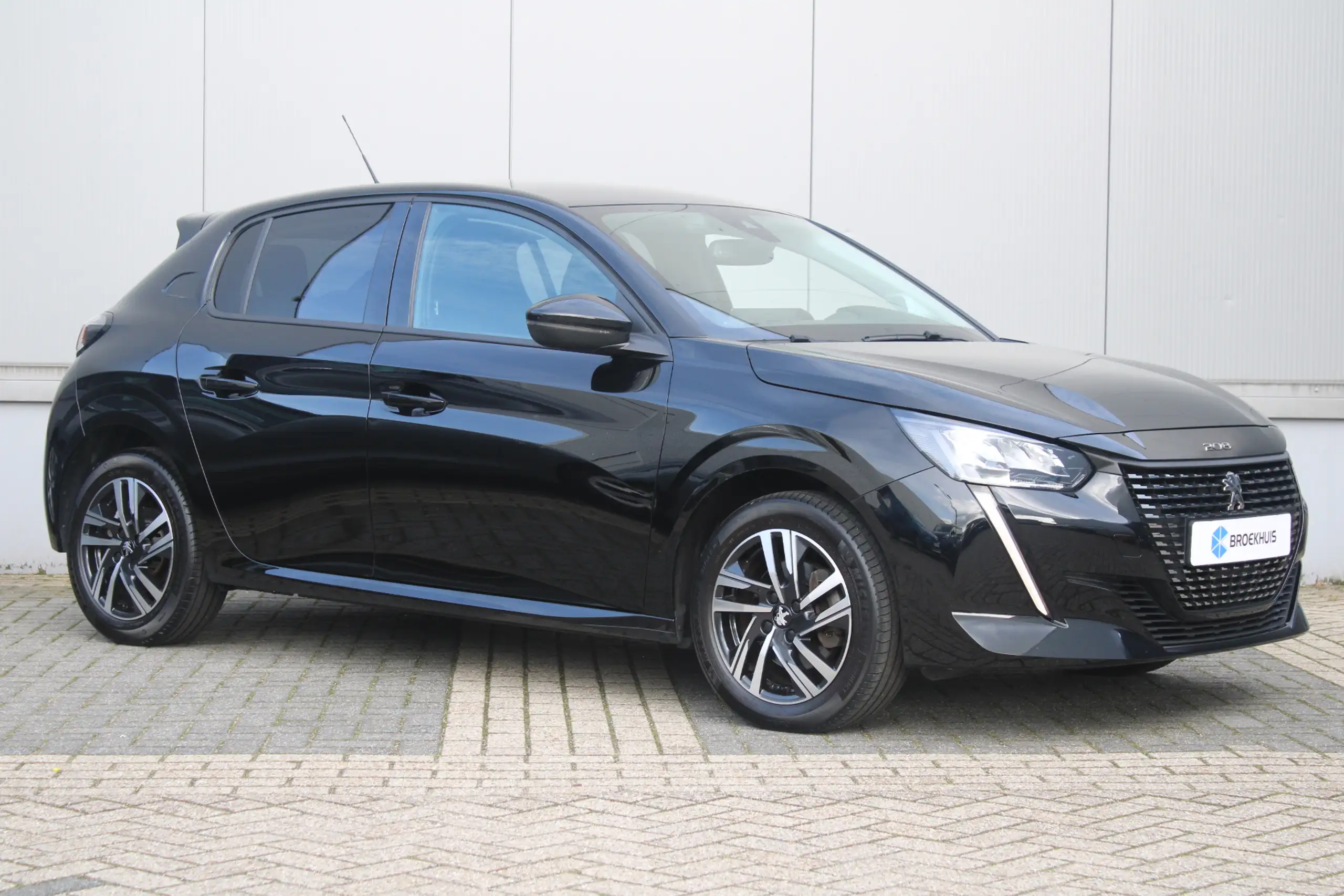 Peugeot - 208