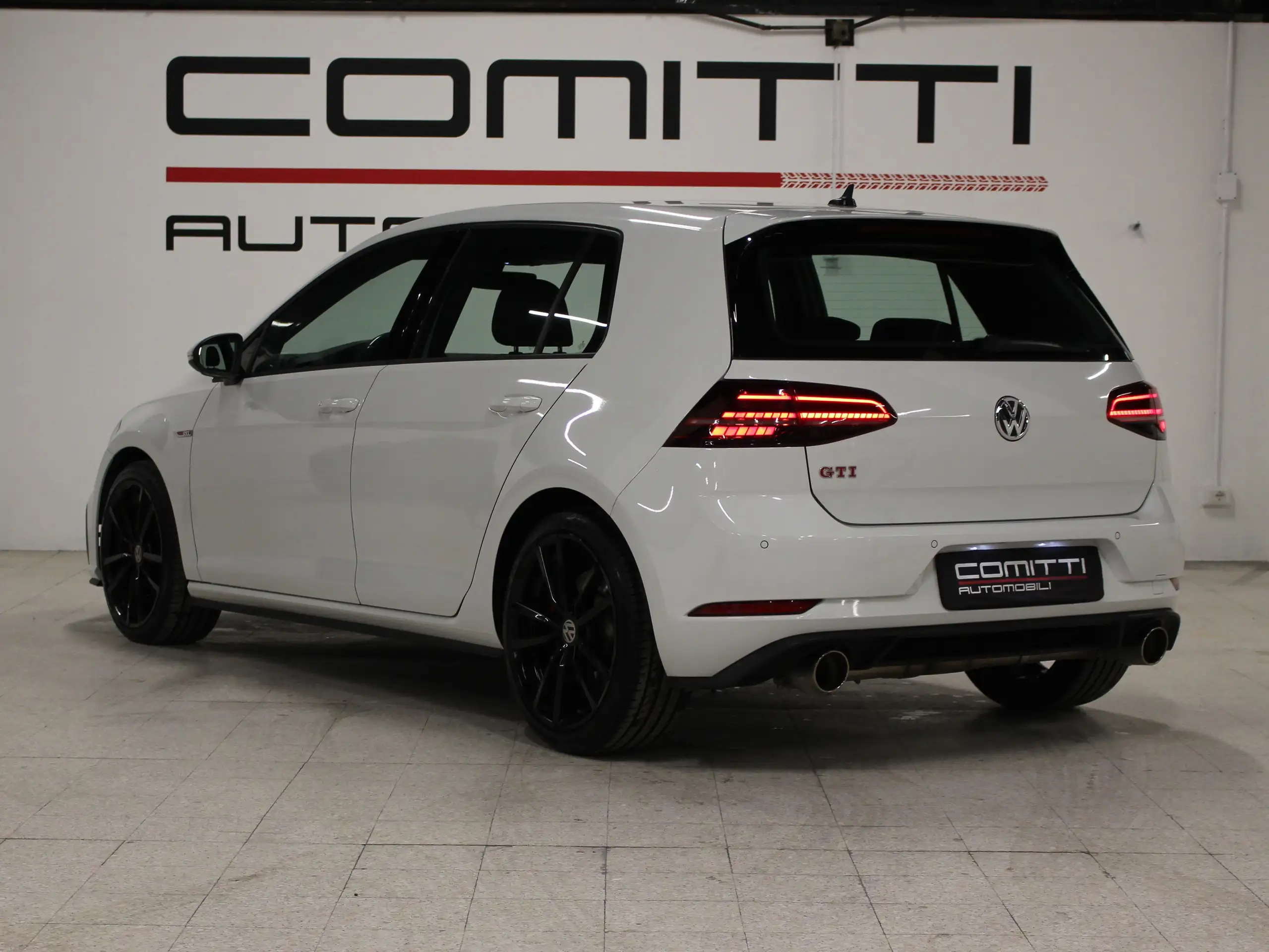 Volkswagen - Golf GTI