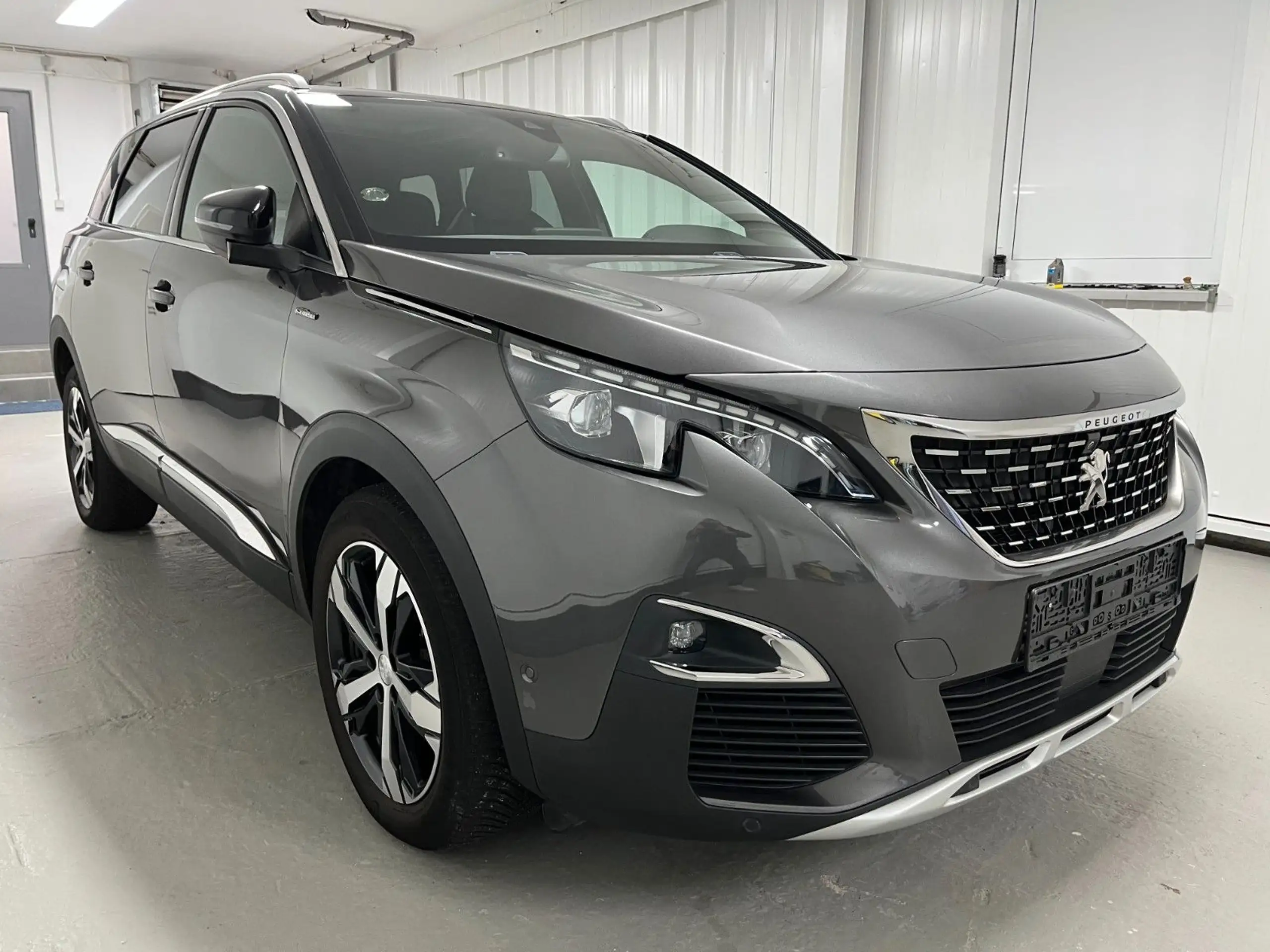 Peugeot - 5008