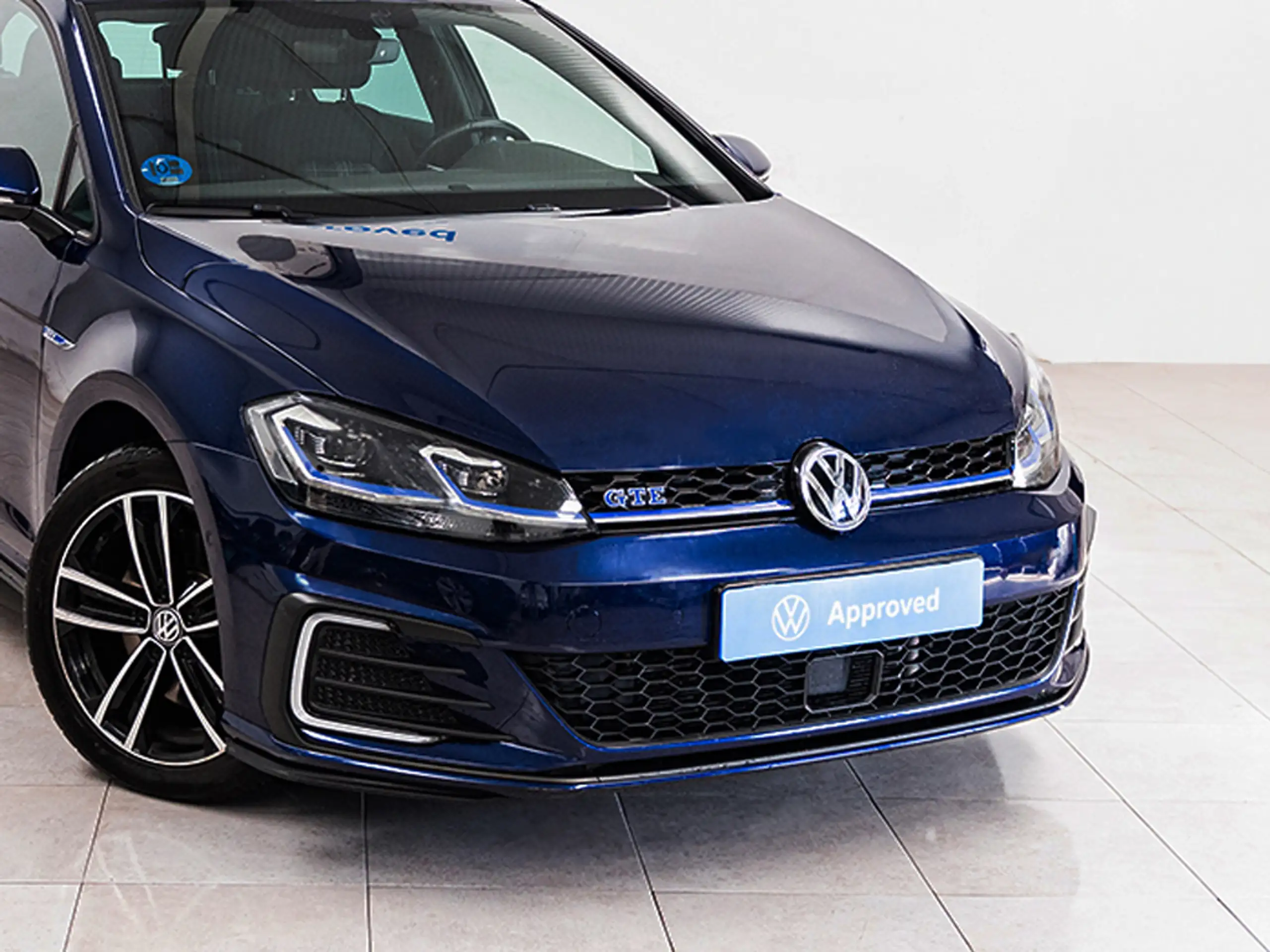 Volkswagen - Golf