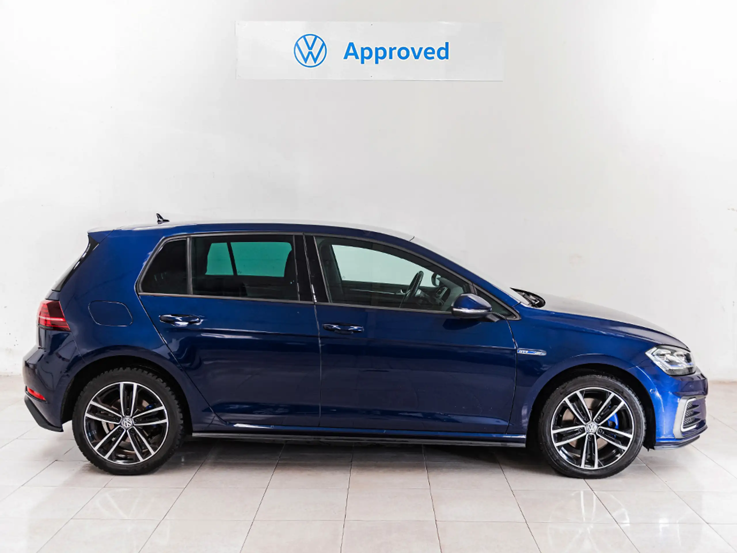 Volkswagen - Golf