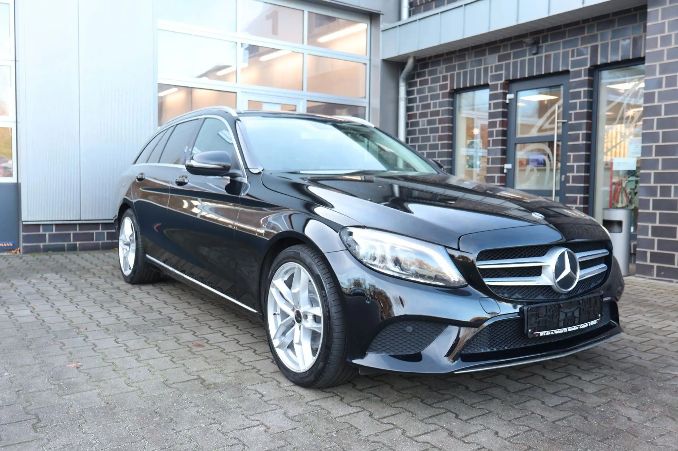 Mercedes-Benz - C 220