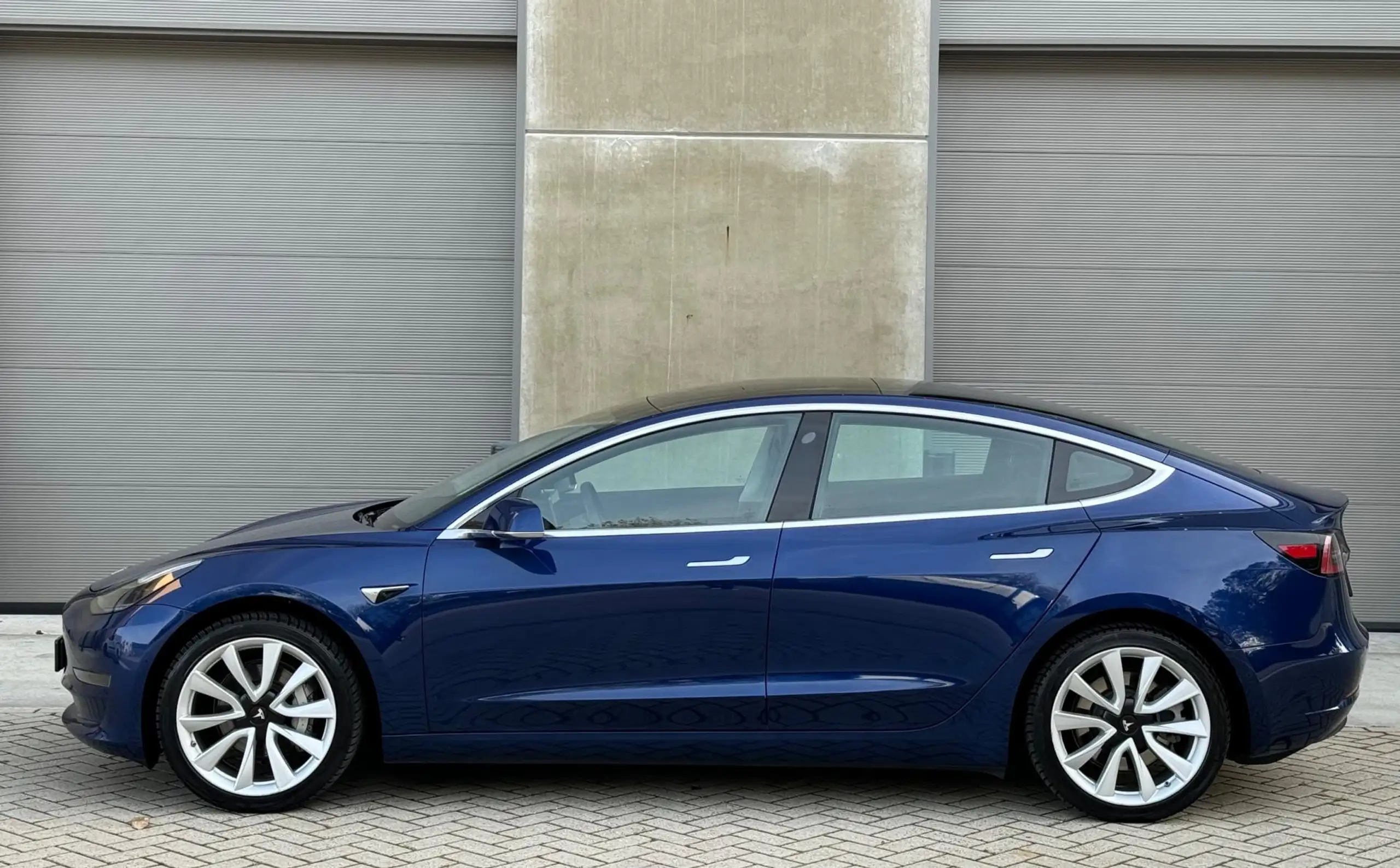 Tesla - Model 3