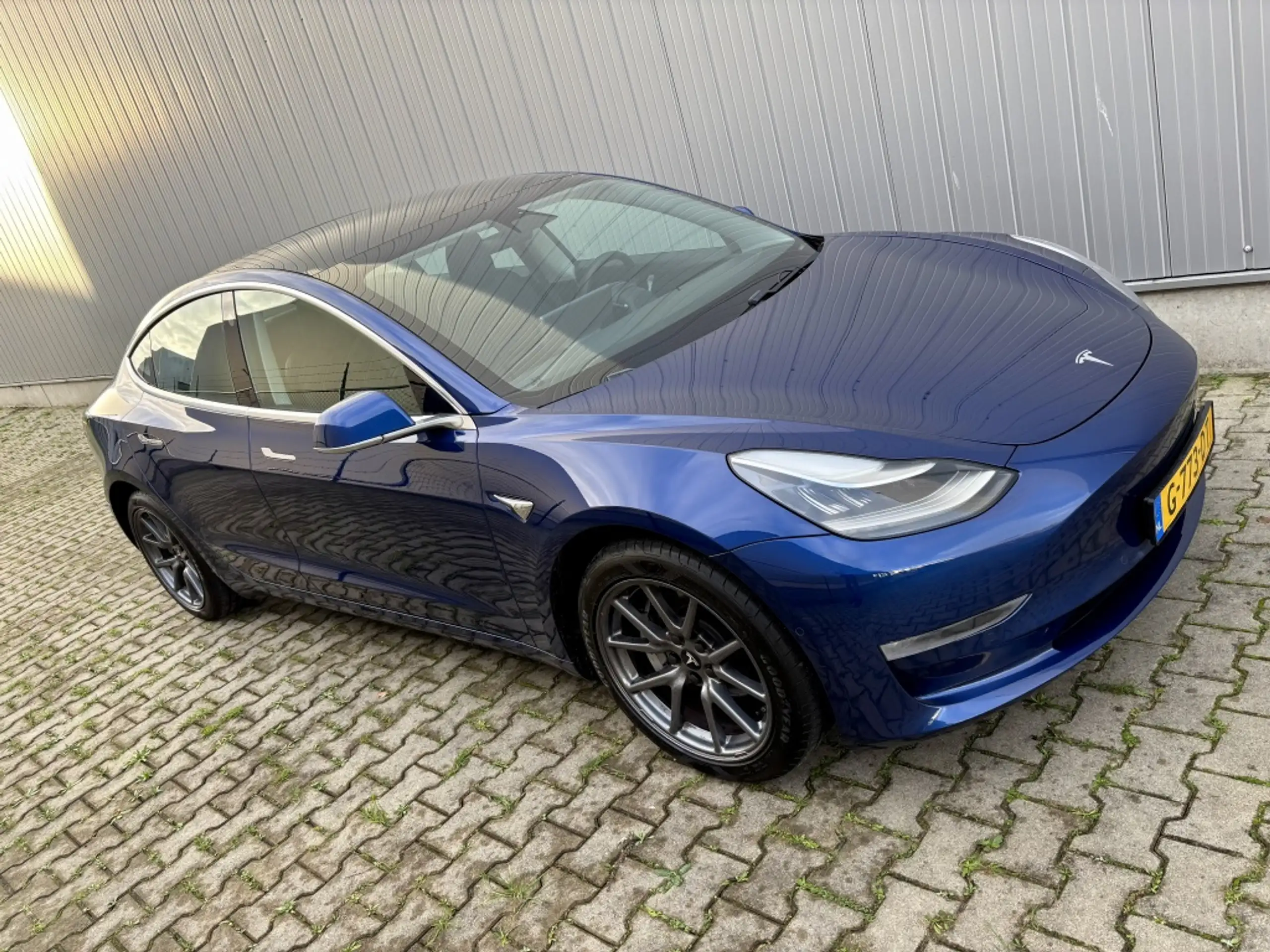 Tesla - Model 3