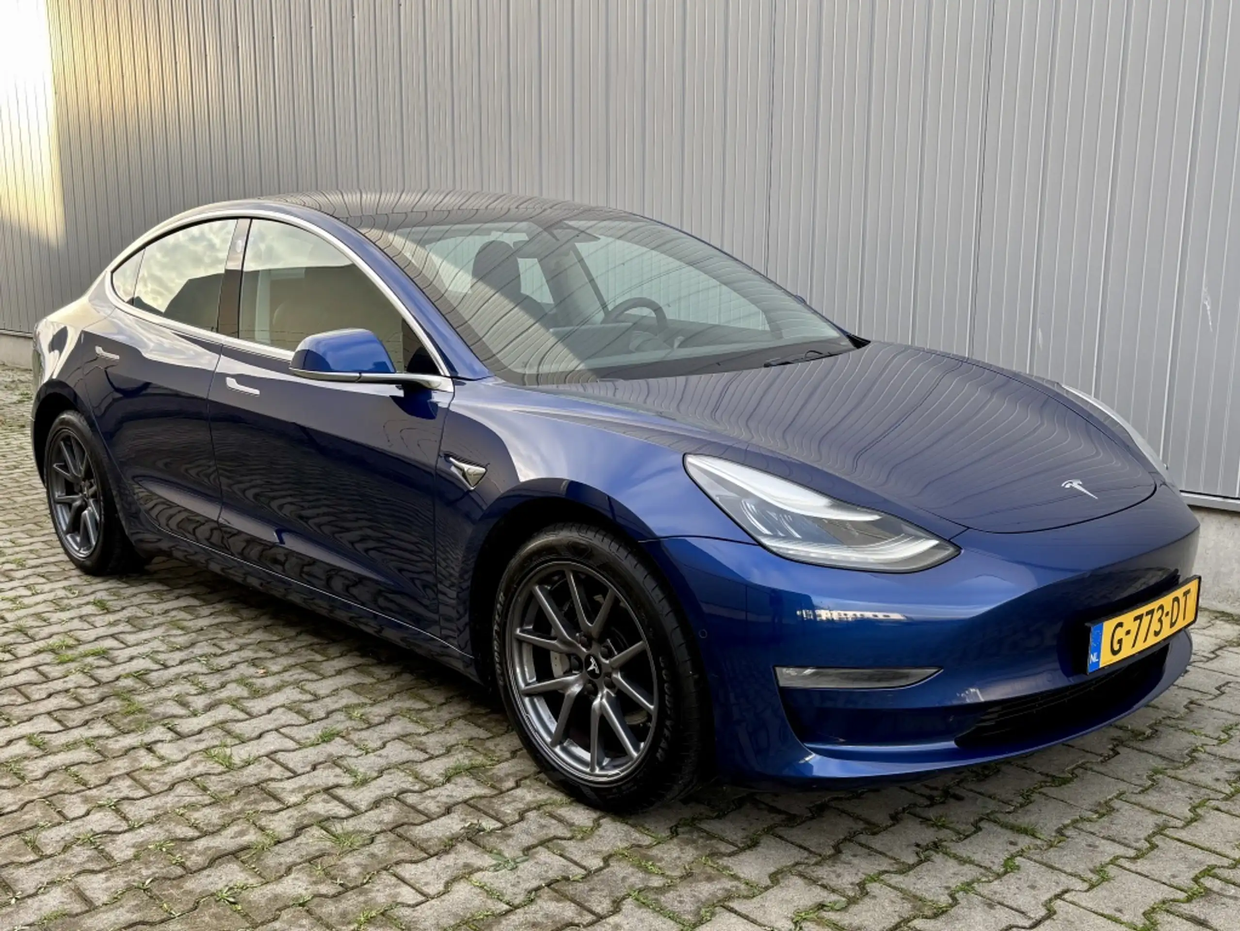 Tesla - Model 3