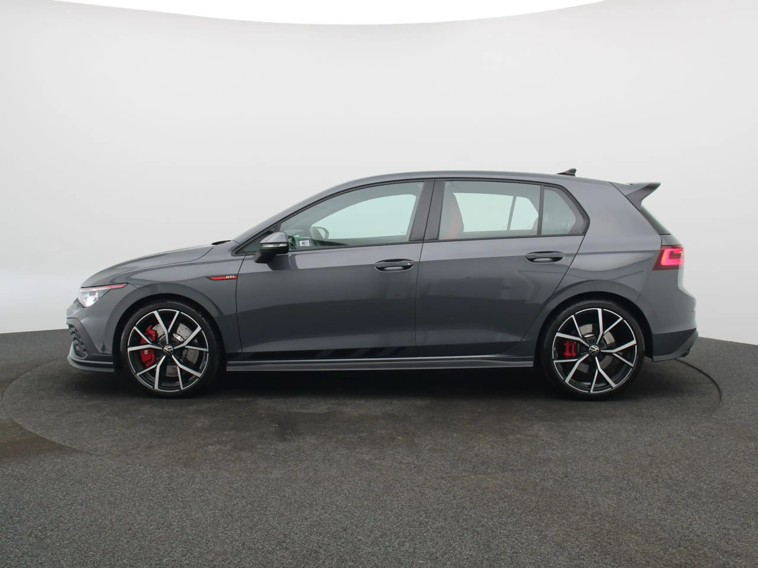 Volkswagen - Golf GTI