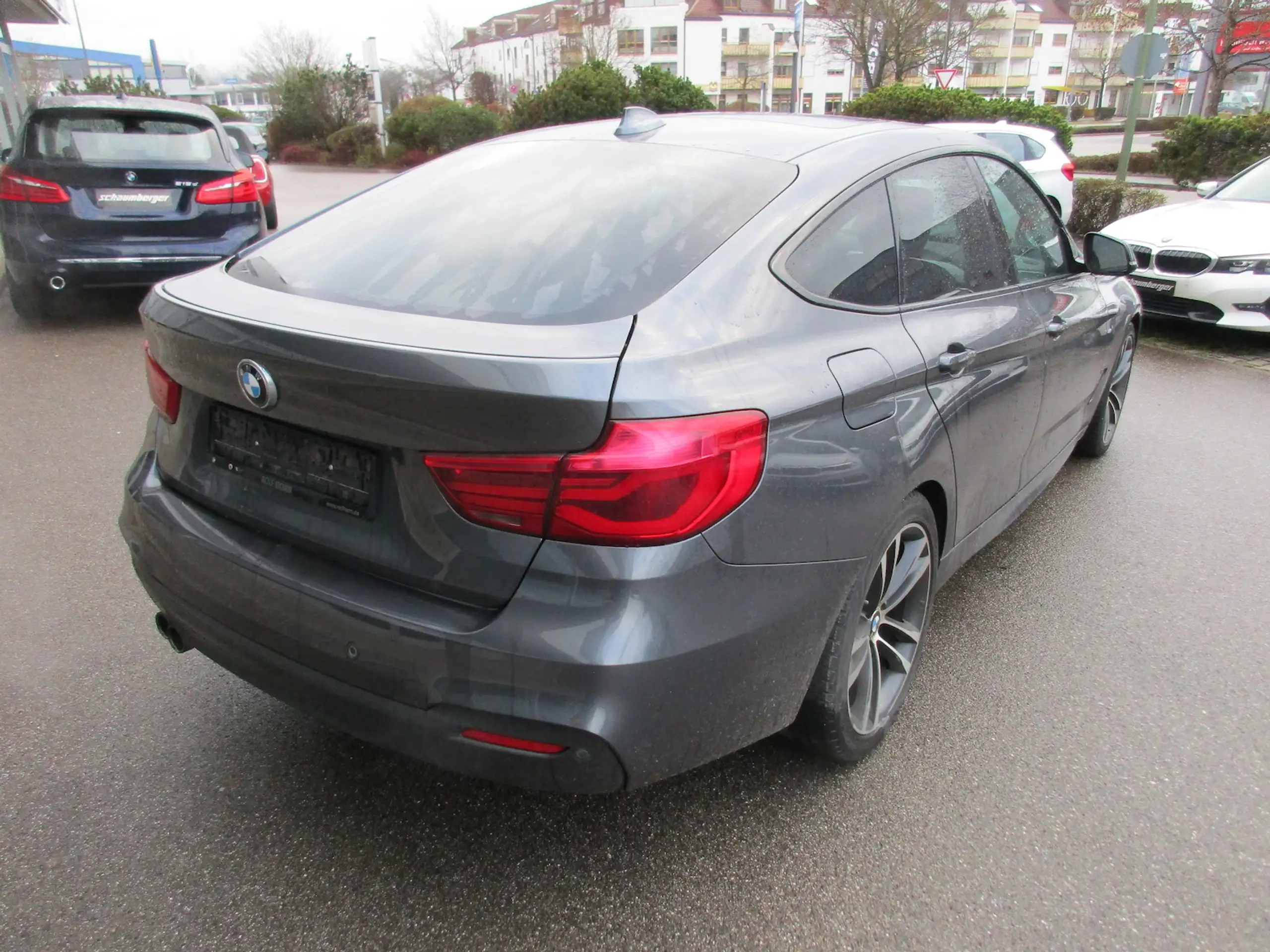 BMW - 320