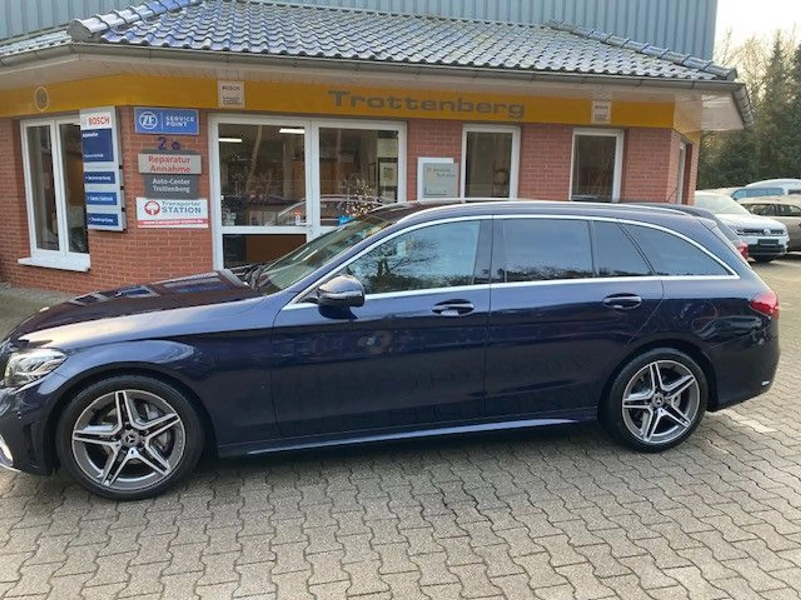 Mercedes-Benz - C 220