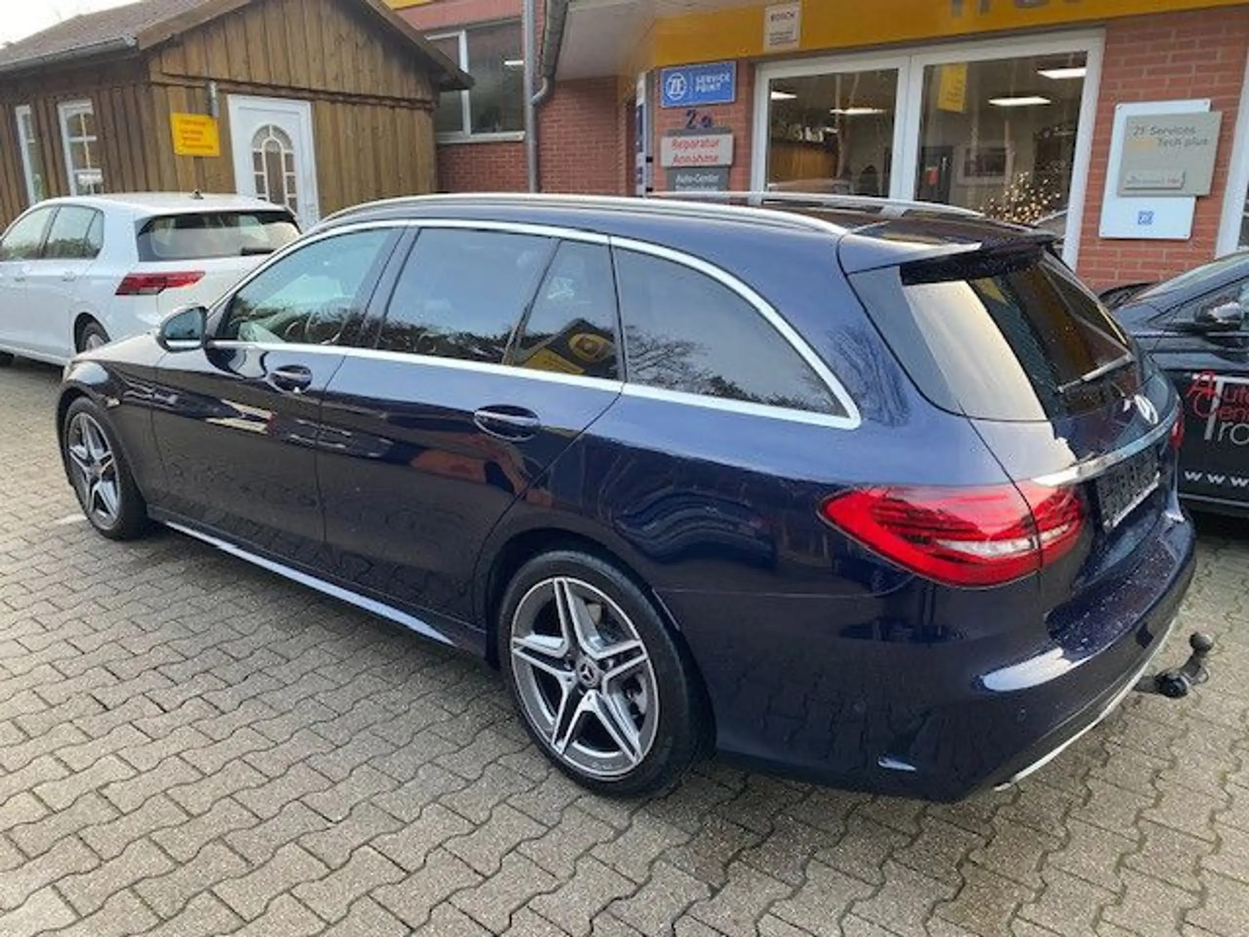 Mercedes-Benz - C 220