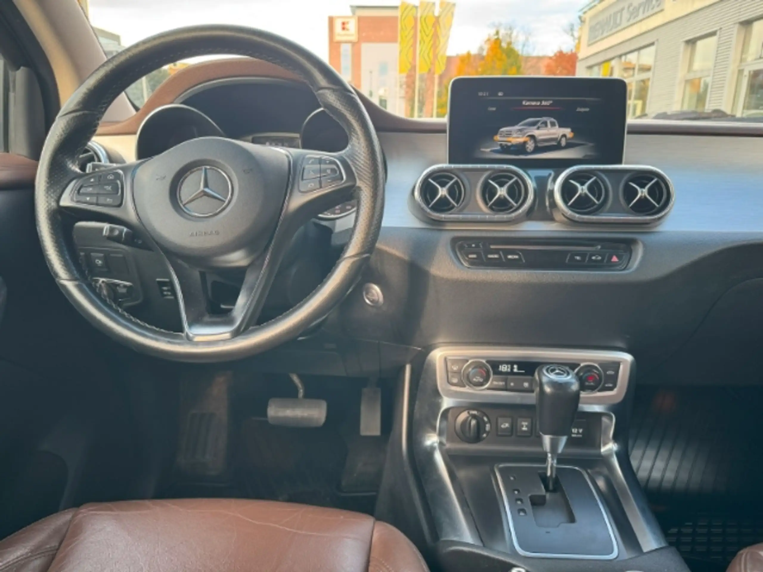 Mercedes-Benz - X 250